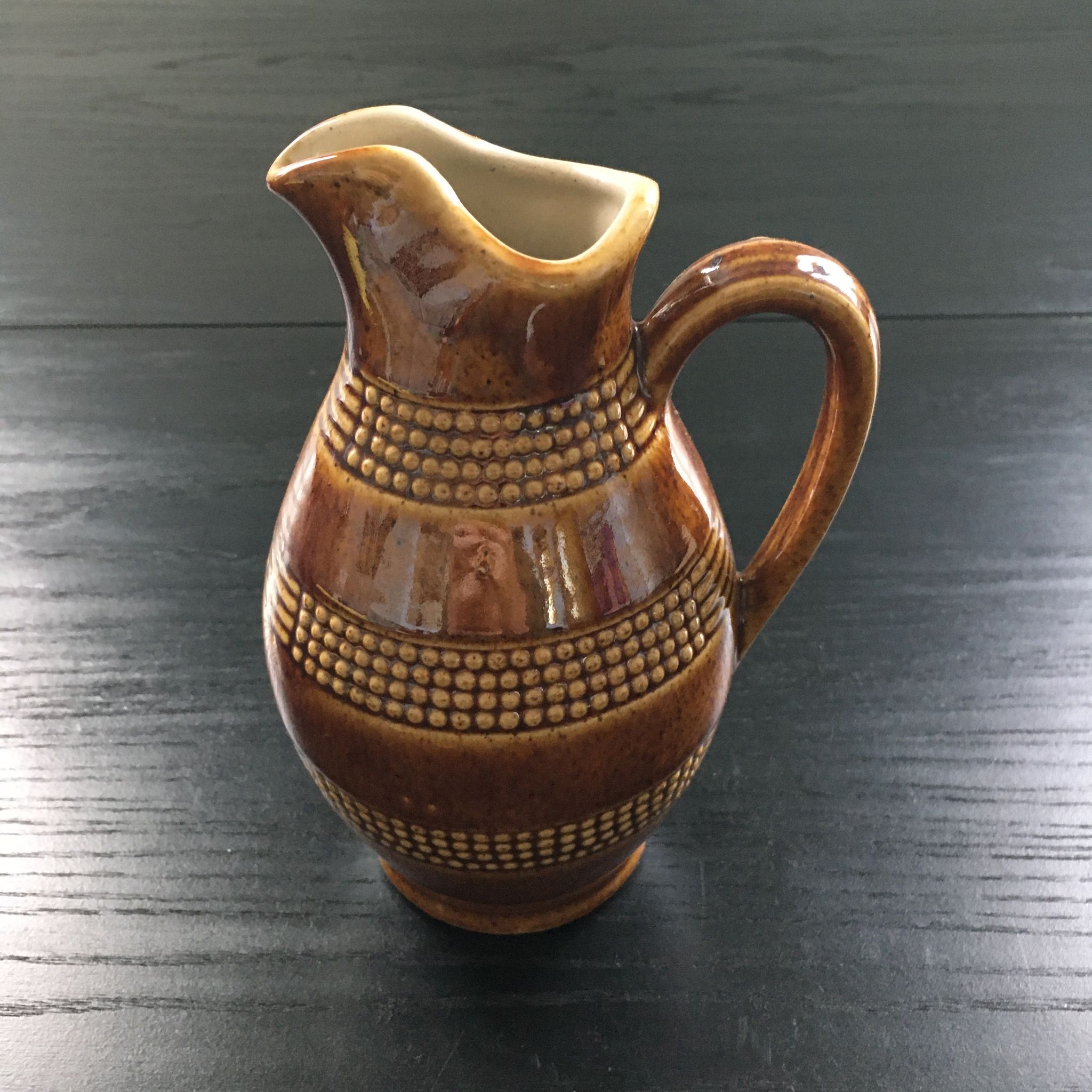 Berry sandstone brown pitcher