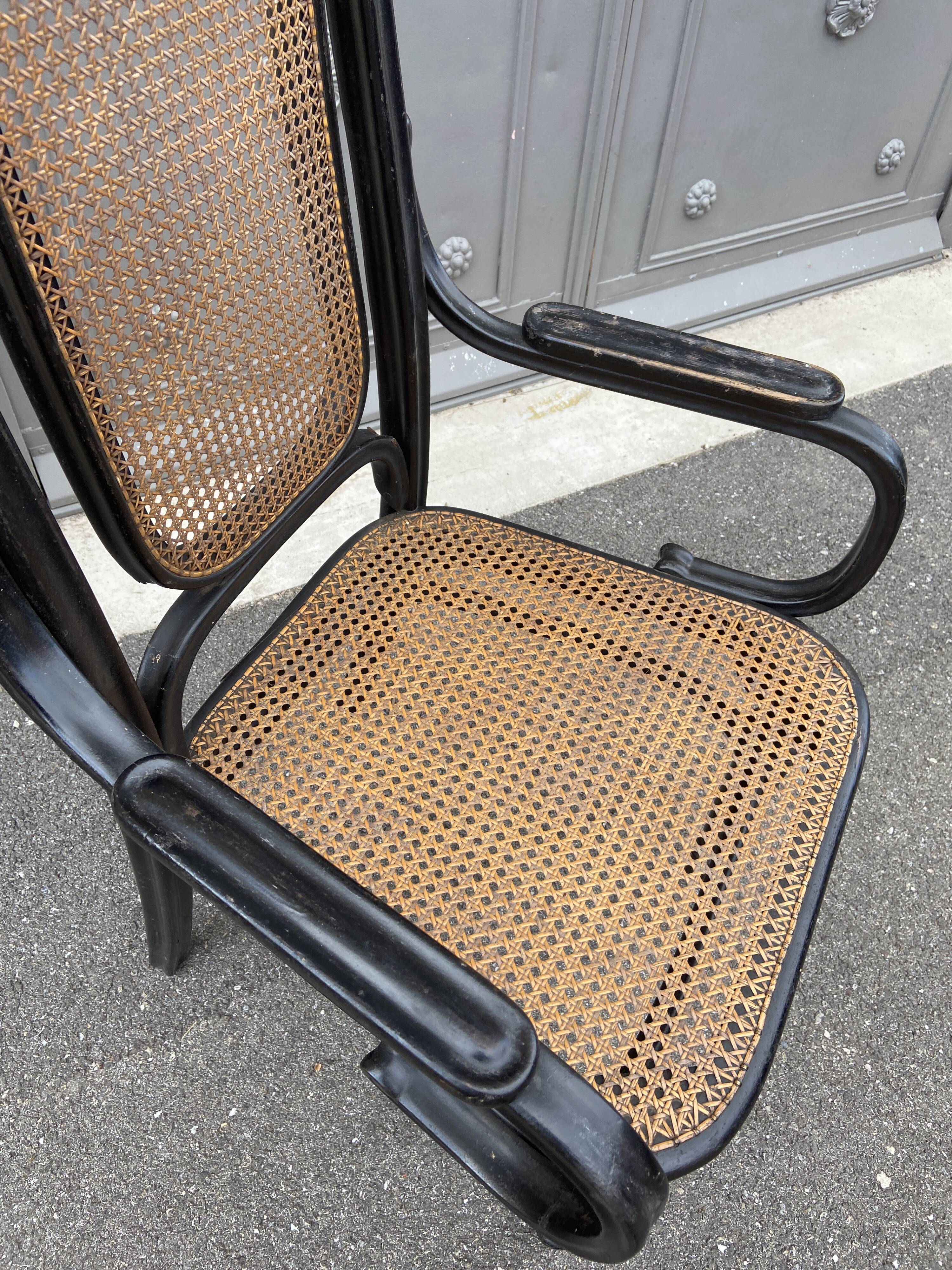 Curved wooden armchair Thonet Nr 1032