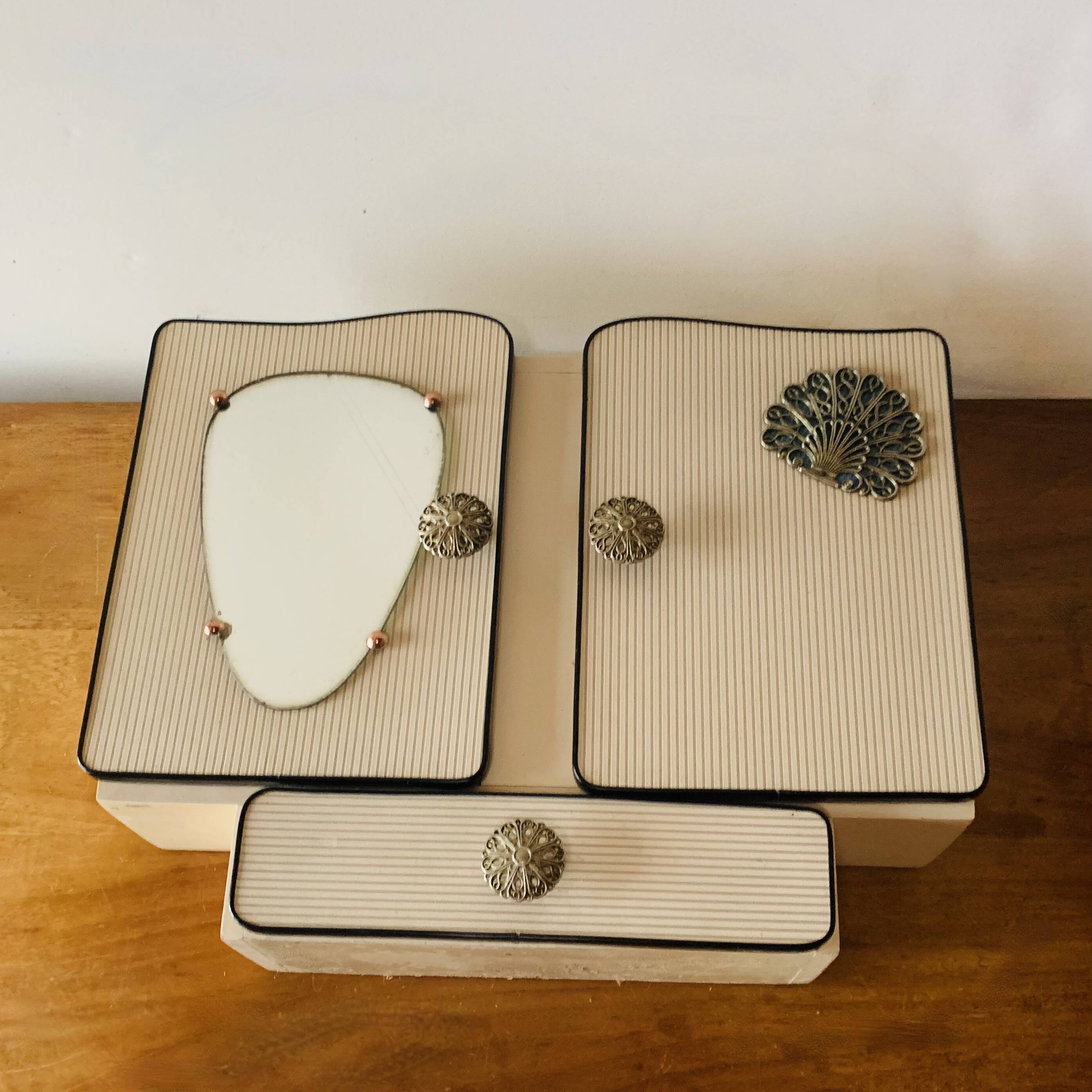 Vintage medicine cabinet - 1950s.