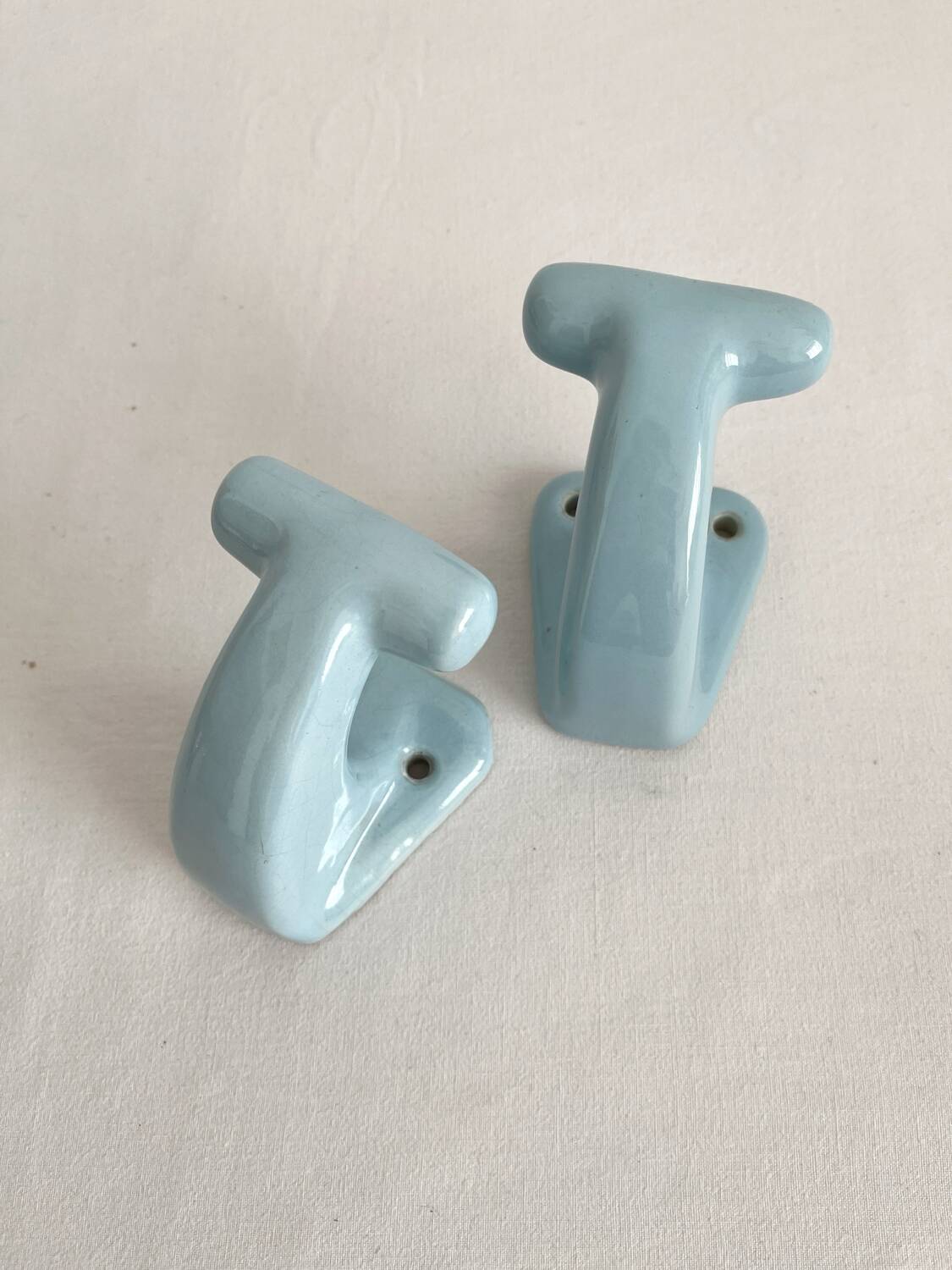 2 patères de salle de bain vintage en céramique bleue