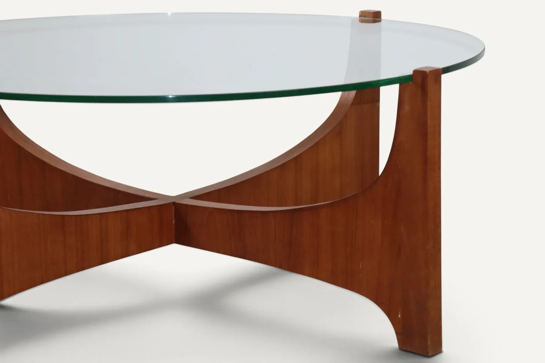 Round coffee table in teak and glass, after Hugues Poignant – 1960s