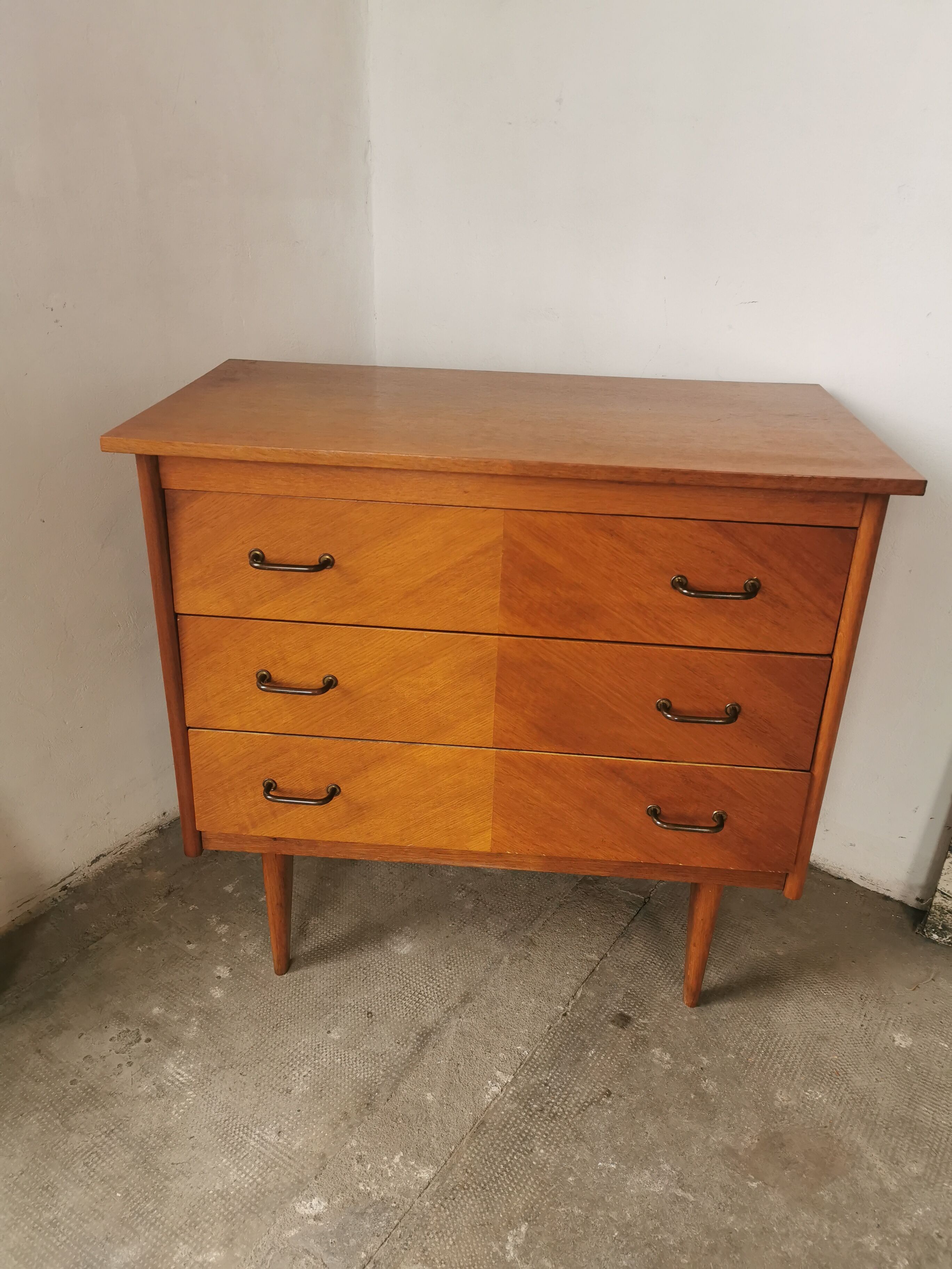 Chest of drawers from the 50s, compass feet