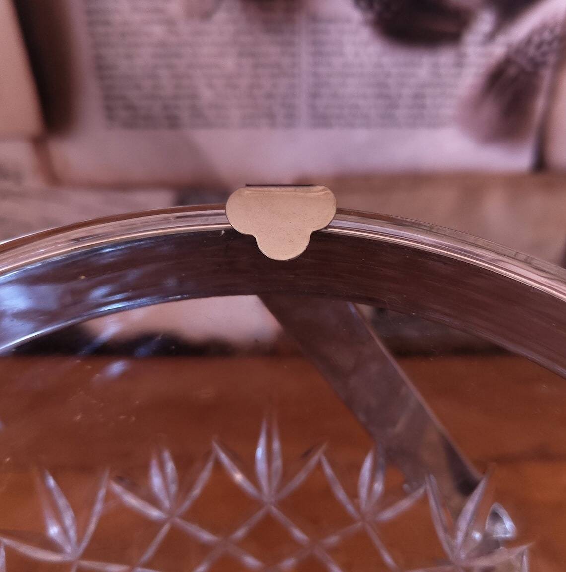 Seau à glace en verre coupé Français vintage avec poignée de transport carrée en métal argenté 4503