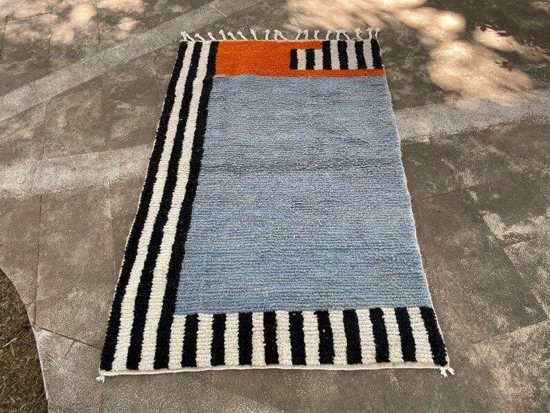 Traditional handwoven Berber rug size 150 x 250 cm