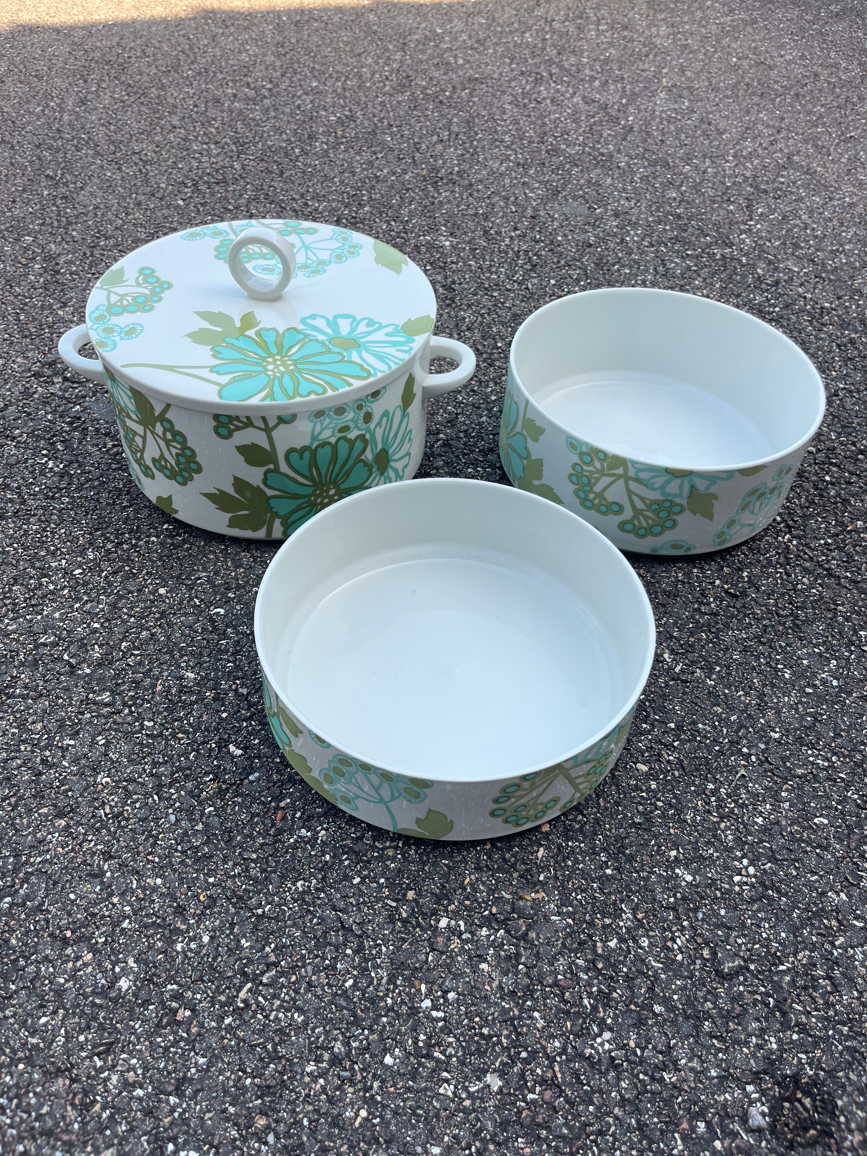 Set of stackable dishes Villeroy and Boch model Scarlett vintage.