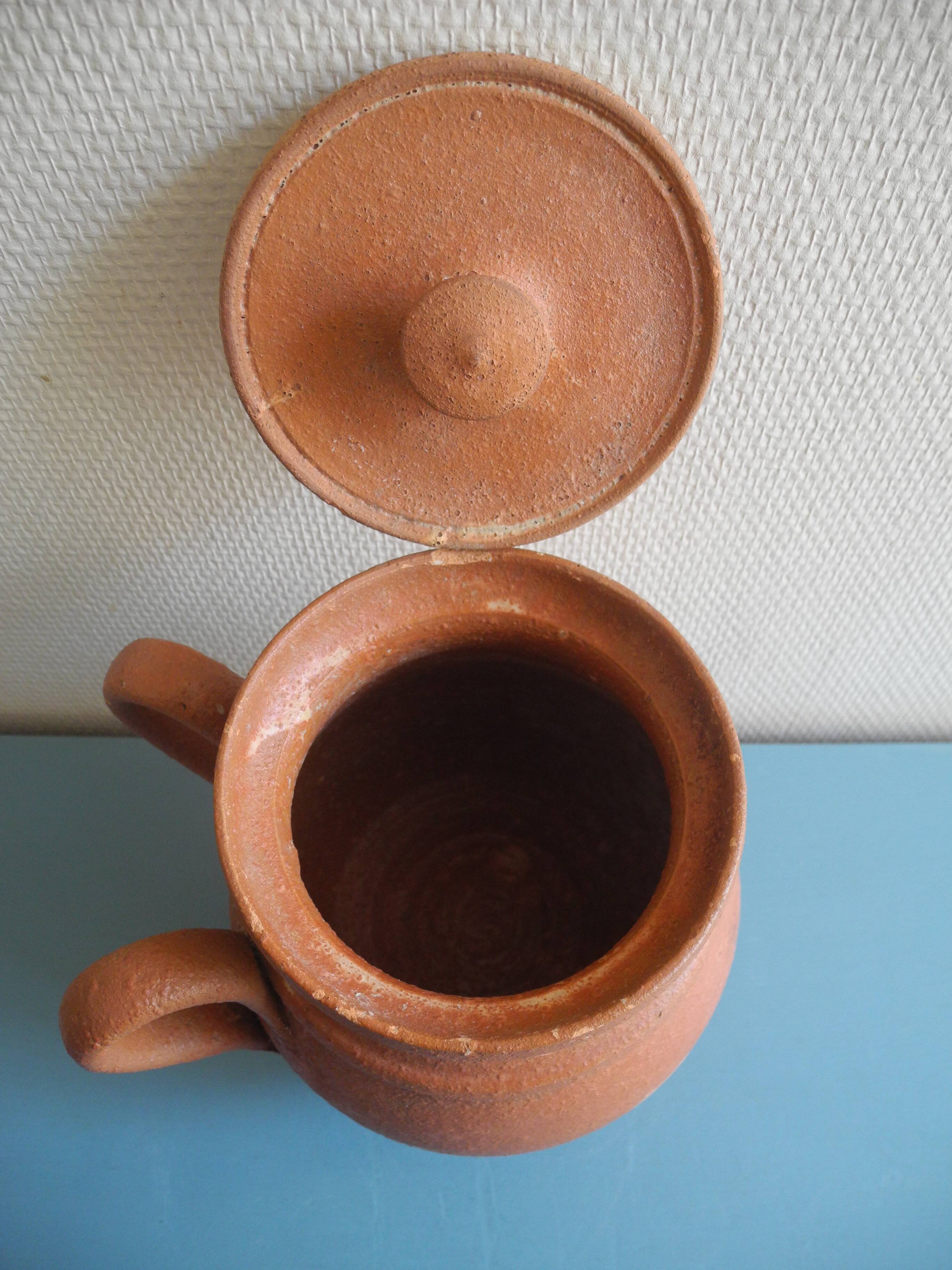 antique cooking pot, tripod pot, decorative pot, old earthenware cooking pot