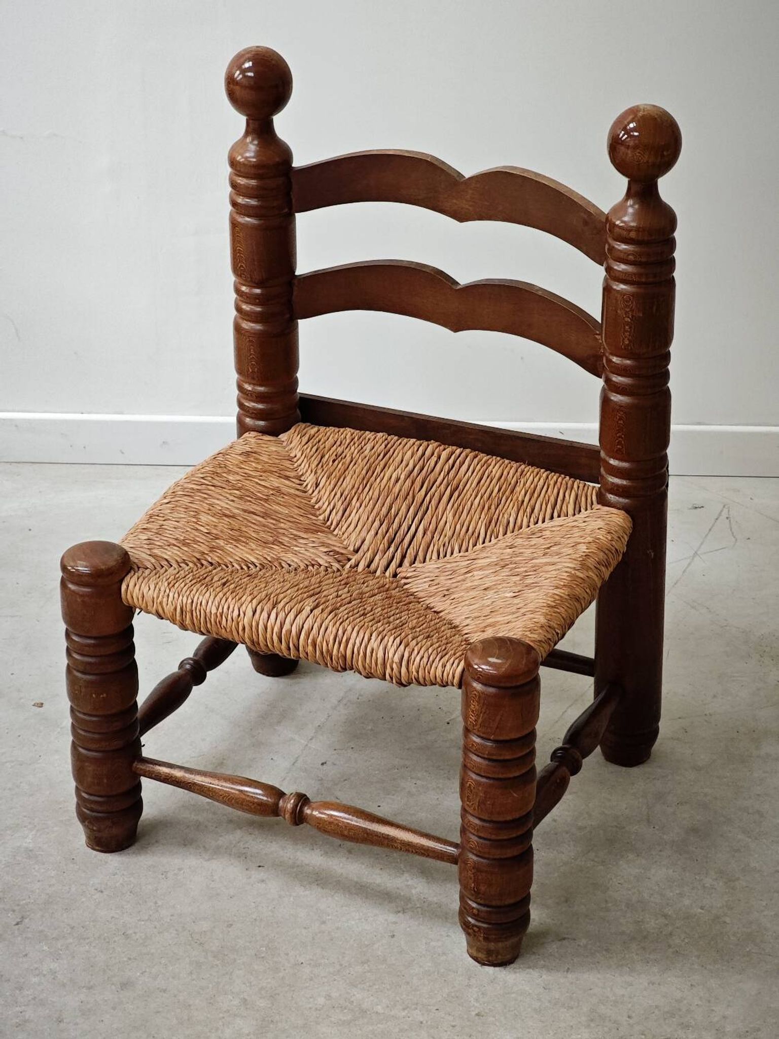 Petite chaise Charles Dudouyt bois et paillage