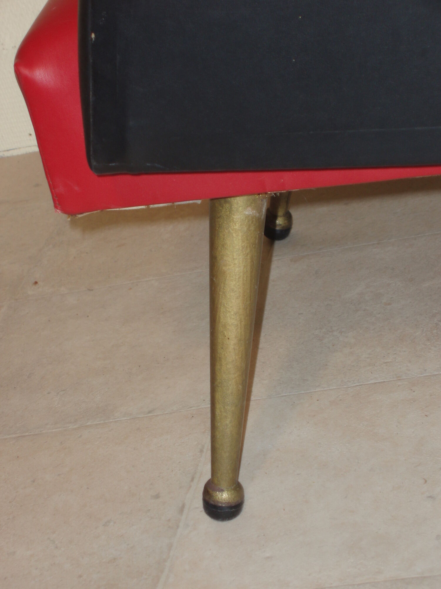 Pair of chairs in leather of the 1970s