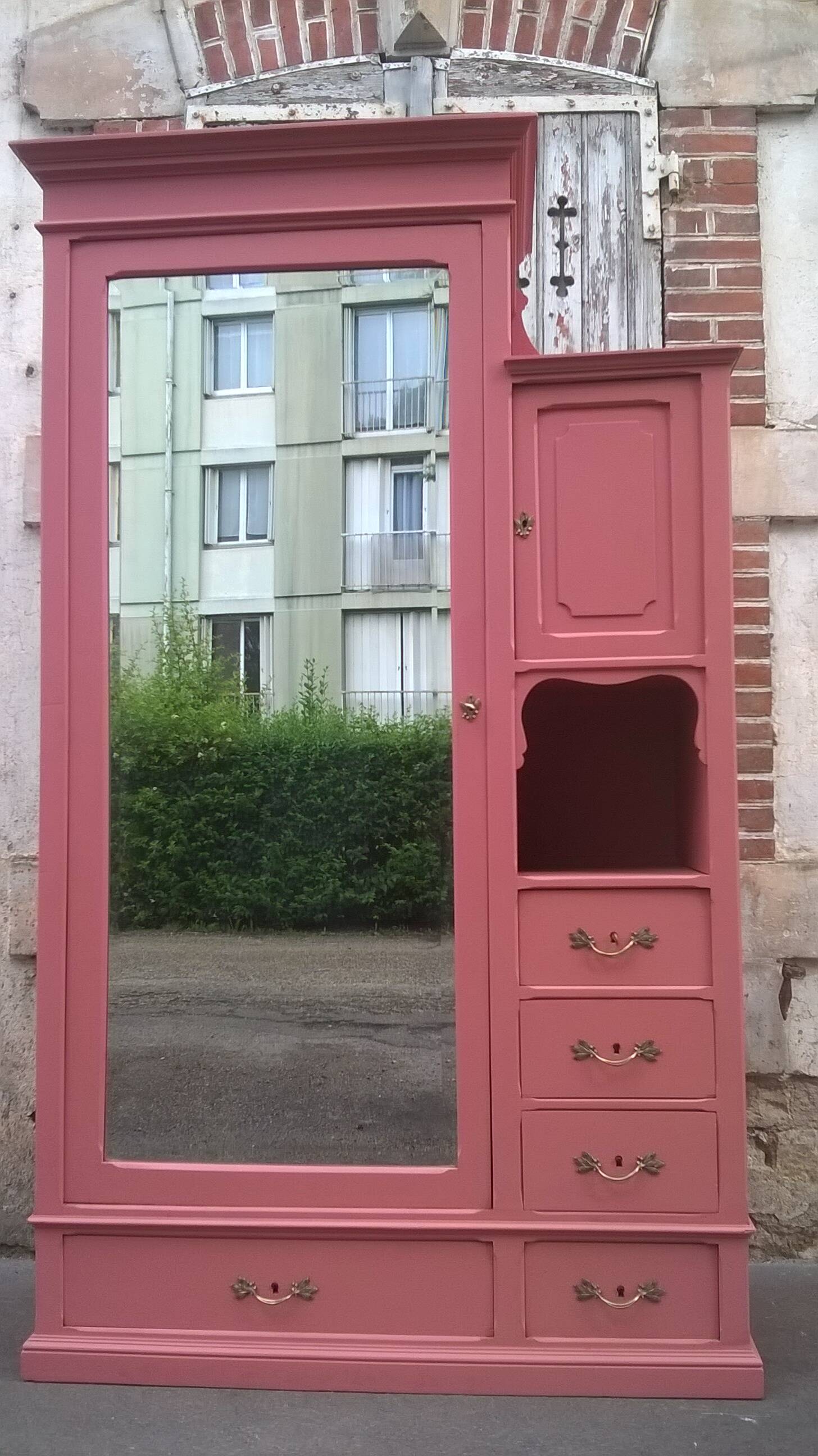 Parisian hotel wardrobe year 1900