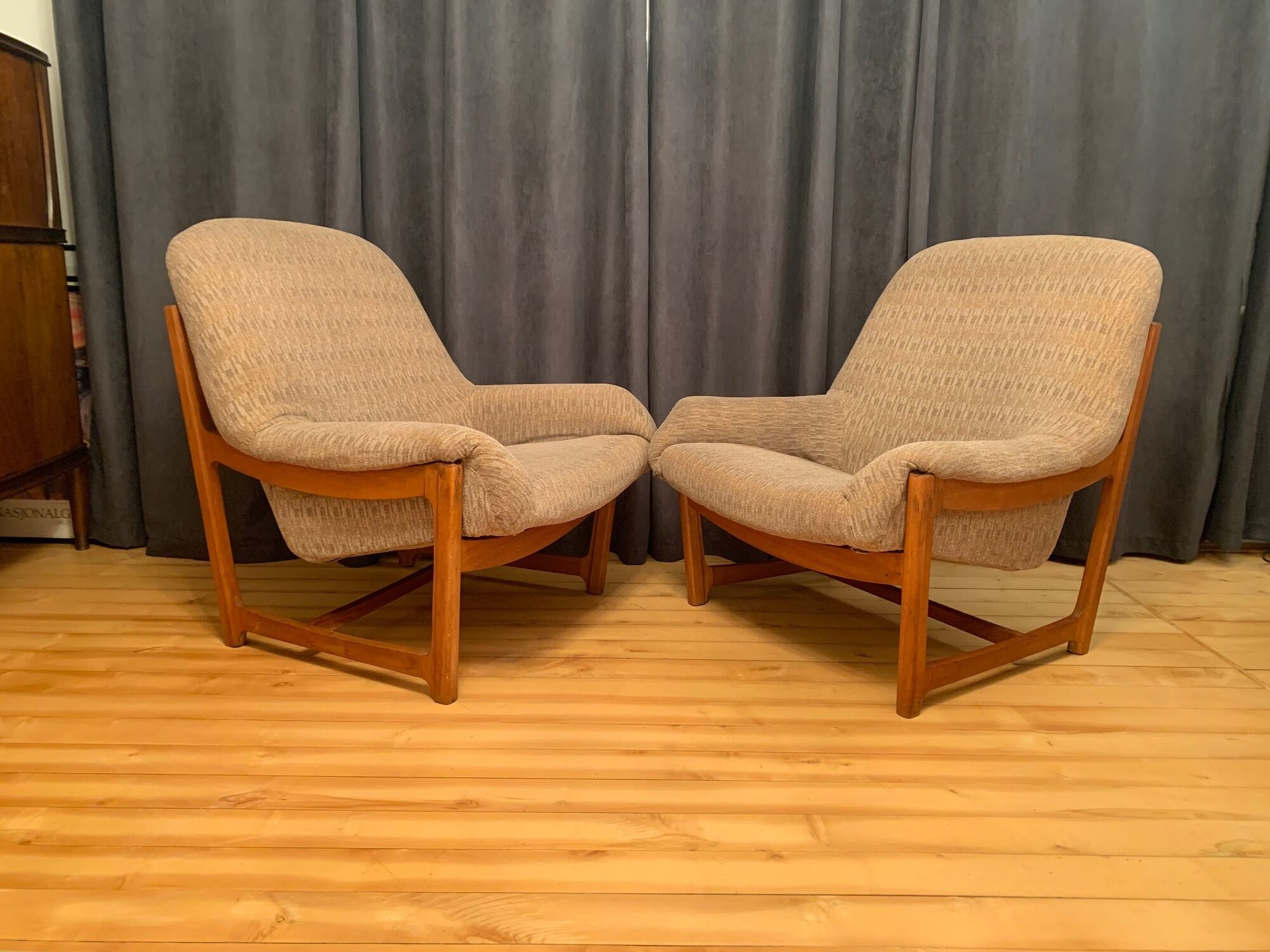 Une paire de fauteuils Tchécoslovaquie années 1970
