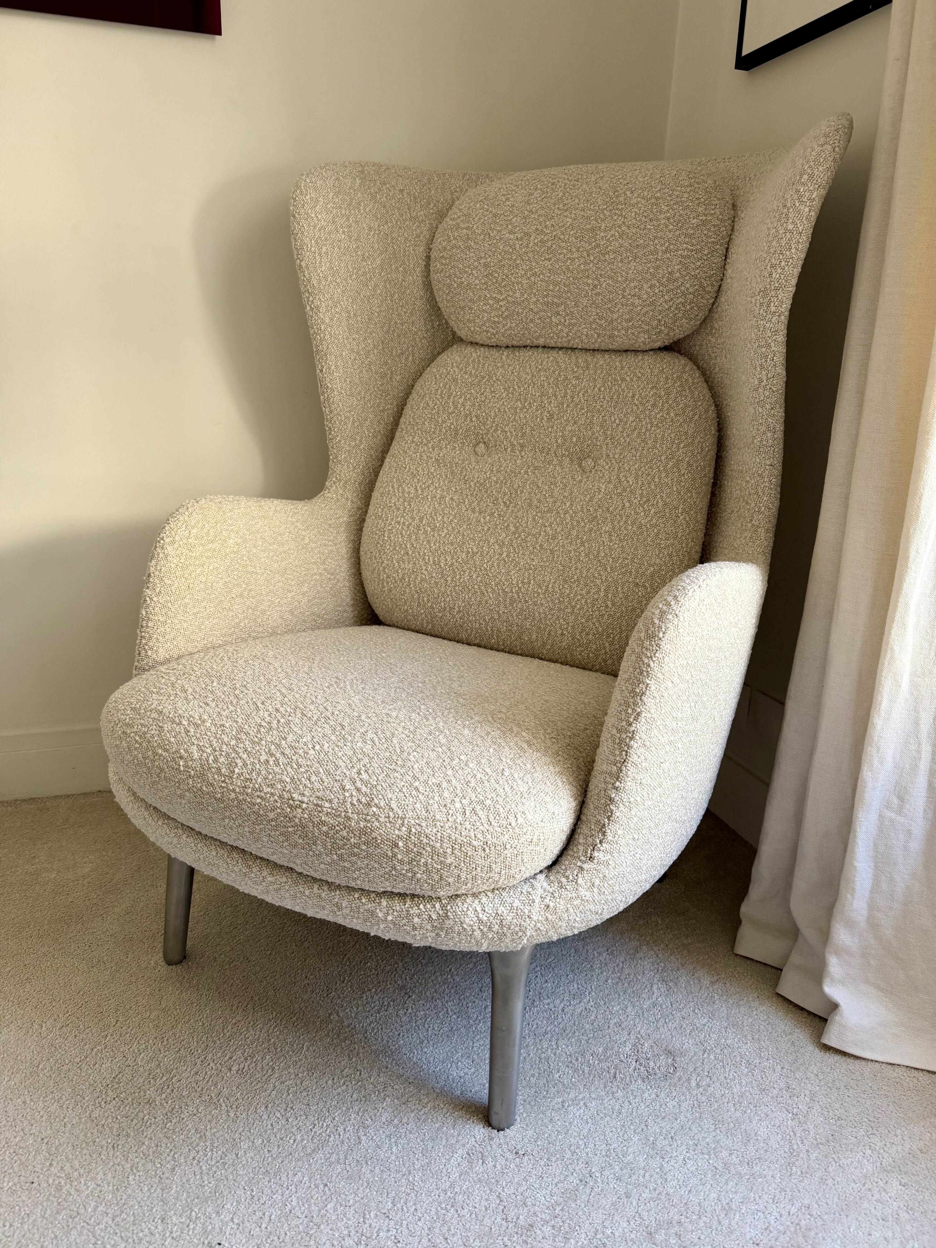 FRITZ HANSEN - Ro Armchair Boucle Fabric Aluminium Legs