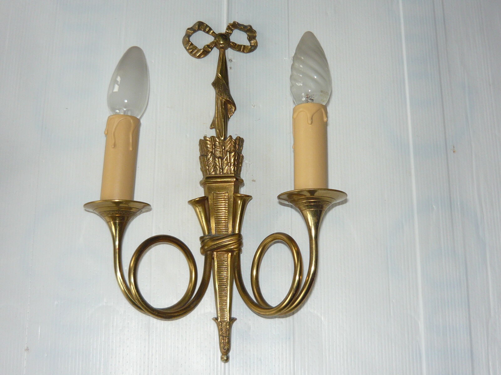 Pair of wall lamps Louis XVI hunting horn bronze dore
