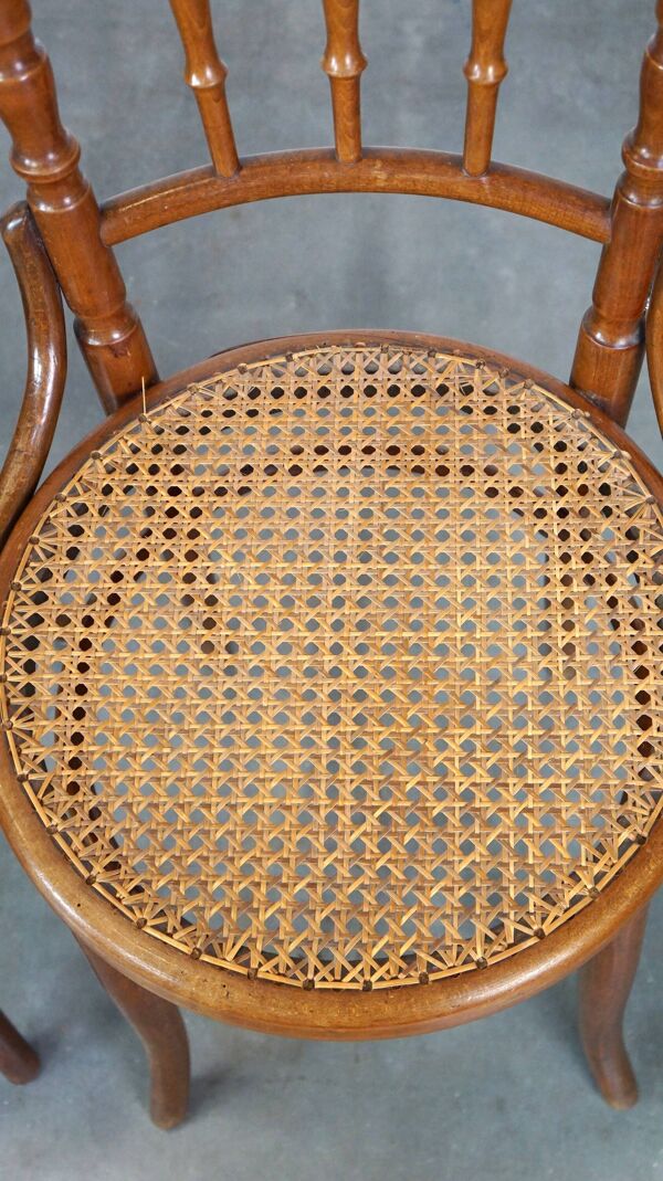 Lot de 4 belles chaises de bistrot au design vintage et atmosphérique