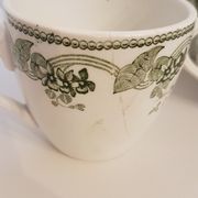 Série de 11 tasses en porcelaine