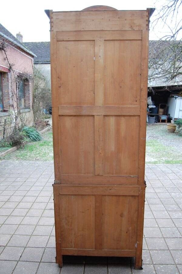 Napoleon III two-body buffet in mottled maple from the 19th century.