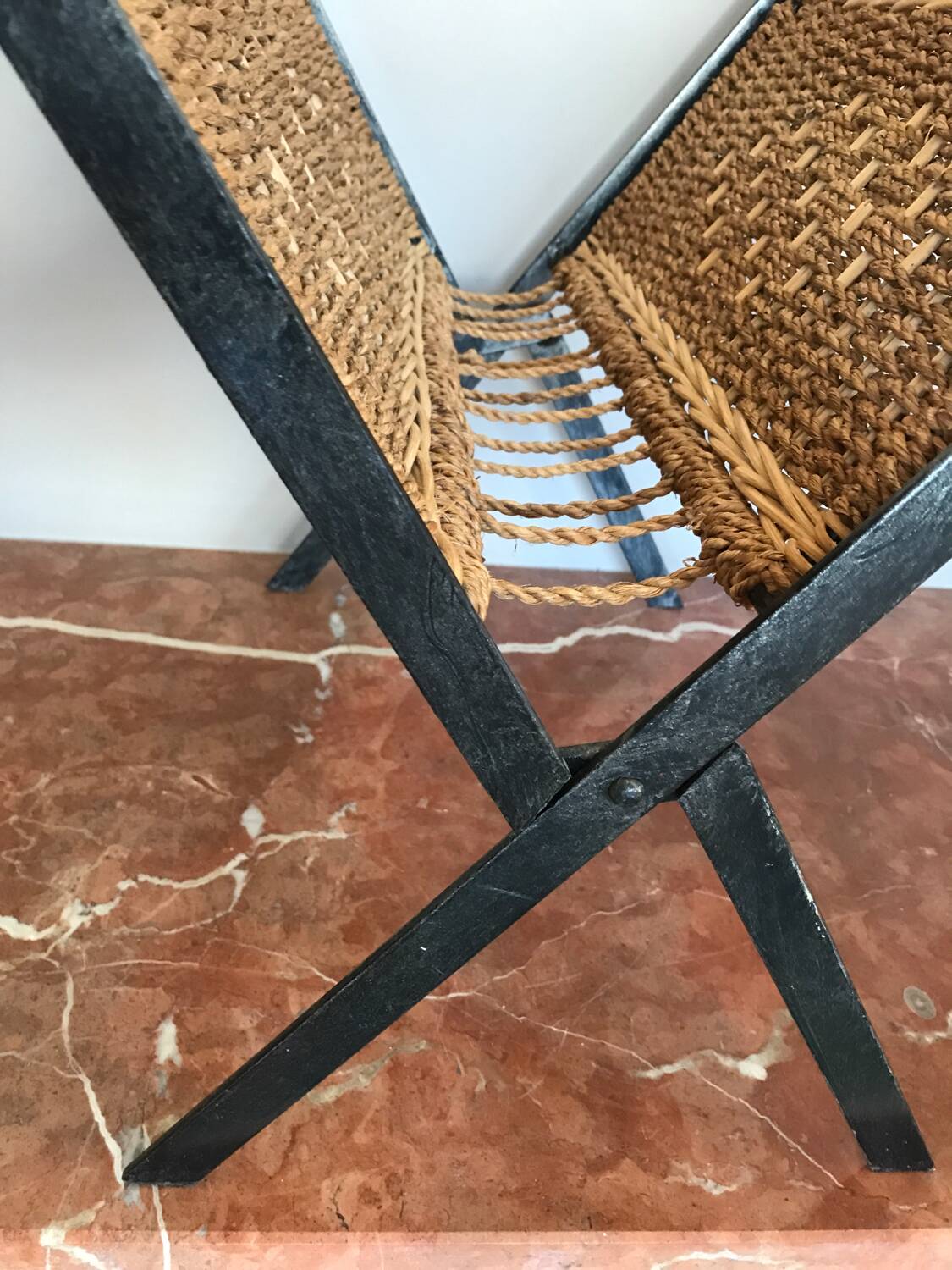 Pretty magazine rack in iron and braided rope