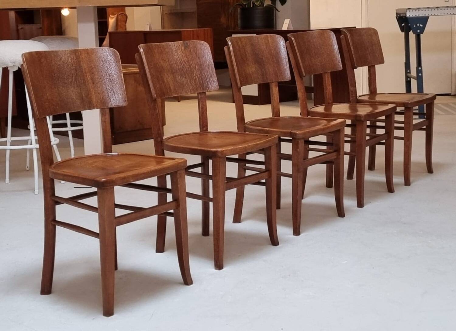 Chaises du milieu du siècle