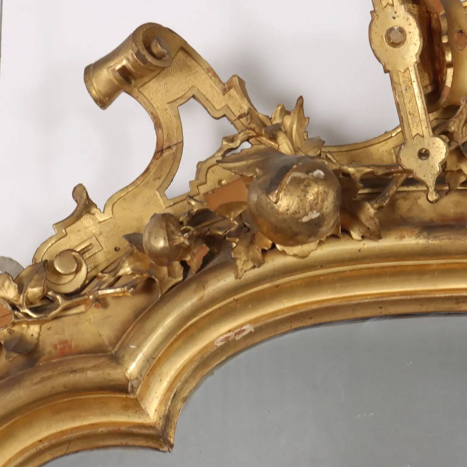 Antique umbertine mirror in Swiss pine, Italy, 19th century.