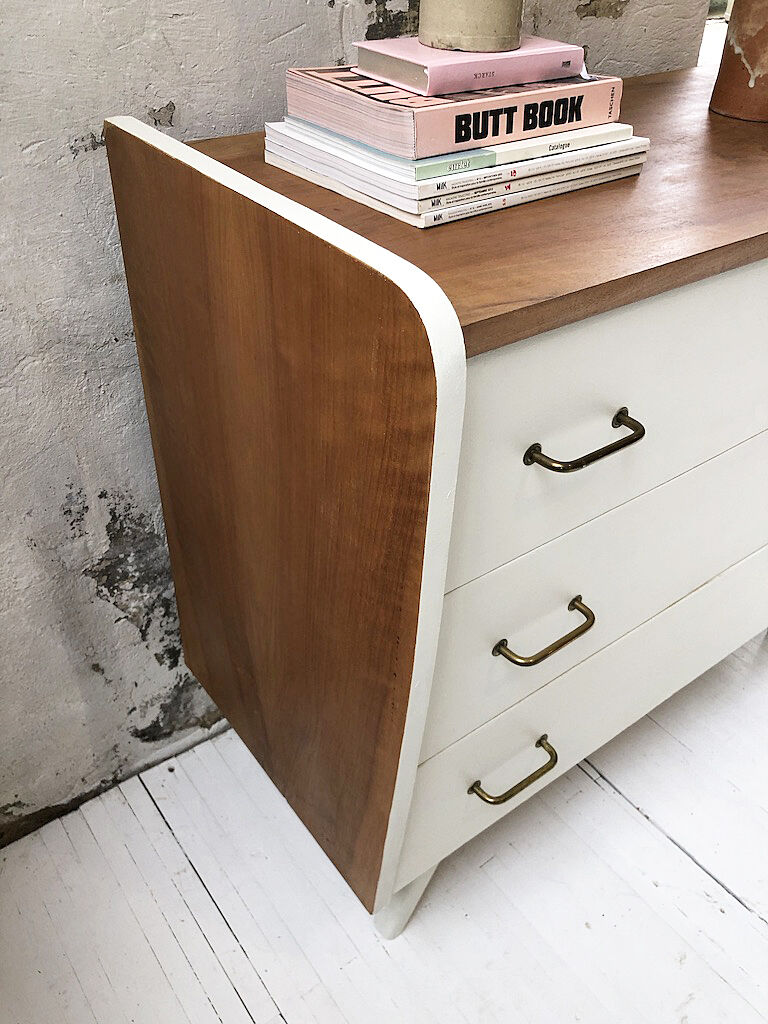 White vintage chest of drawers