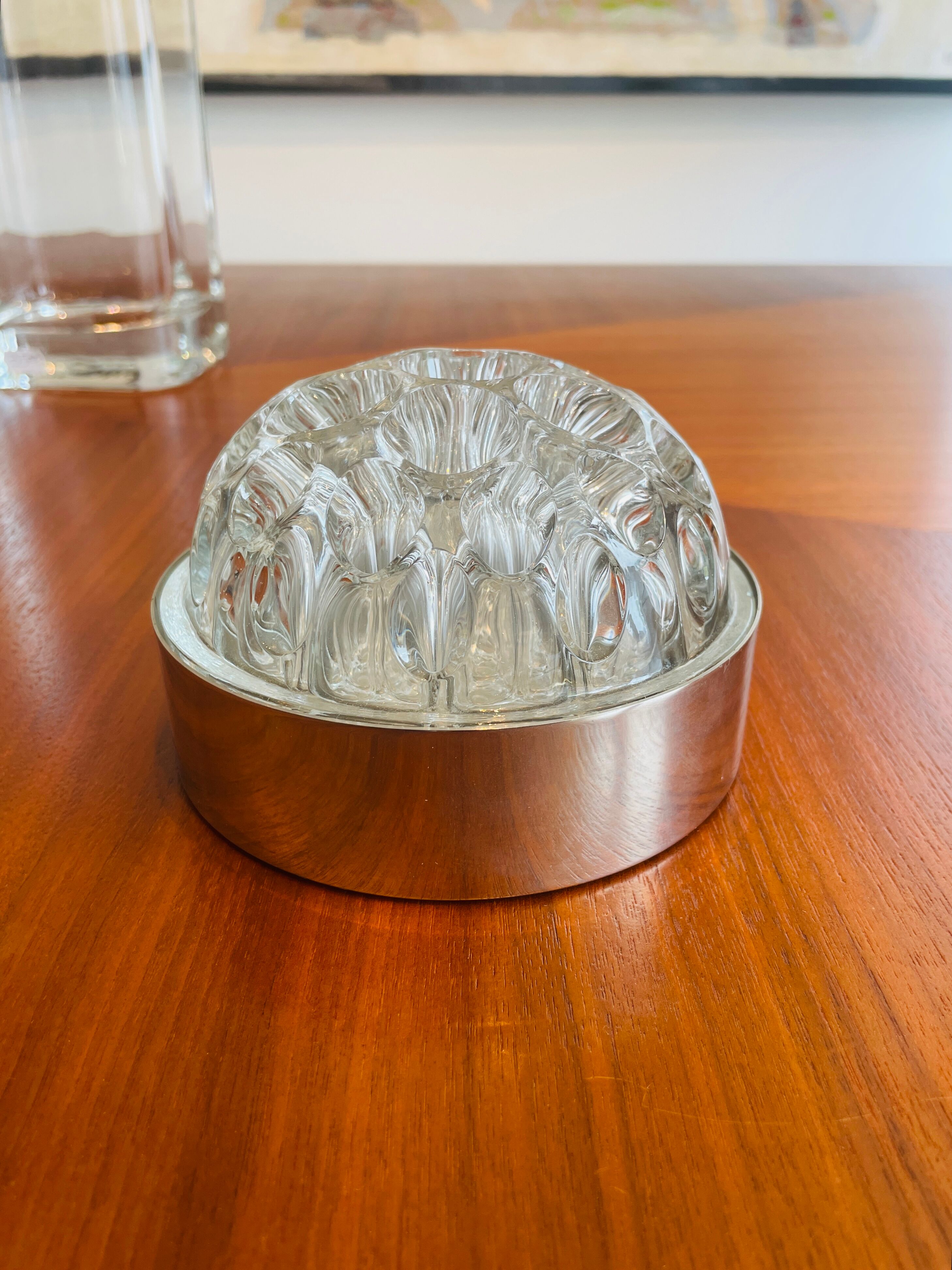 Pique fleurs en verre et aluminium