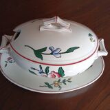 Covered sauce boat on Sarreguemines frame