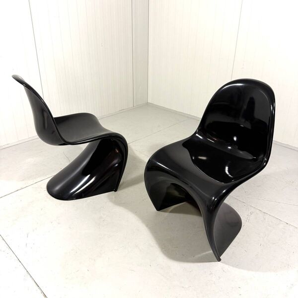 Chaises Panton de première édition, conçues par Verner Panton pour Herman Miller dans les années 1960.