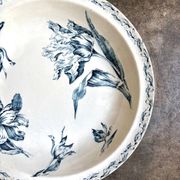 Shallow round plate Lunéville in blue ironstone, "Tulip" service.