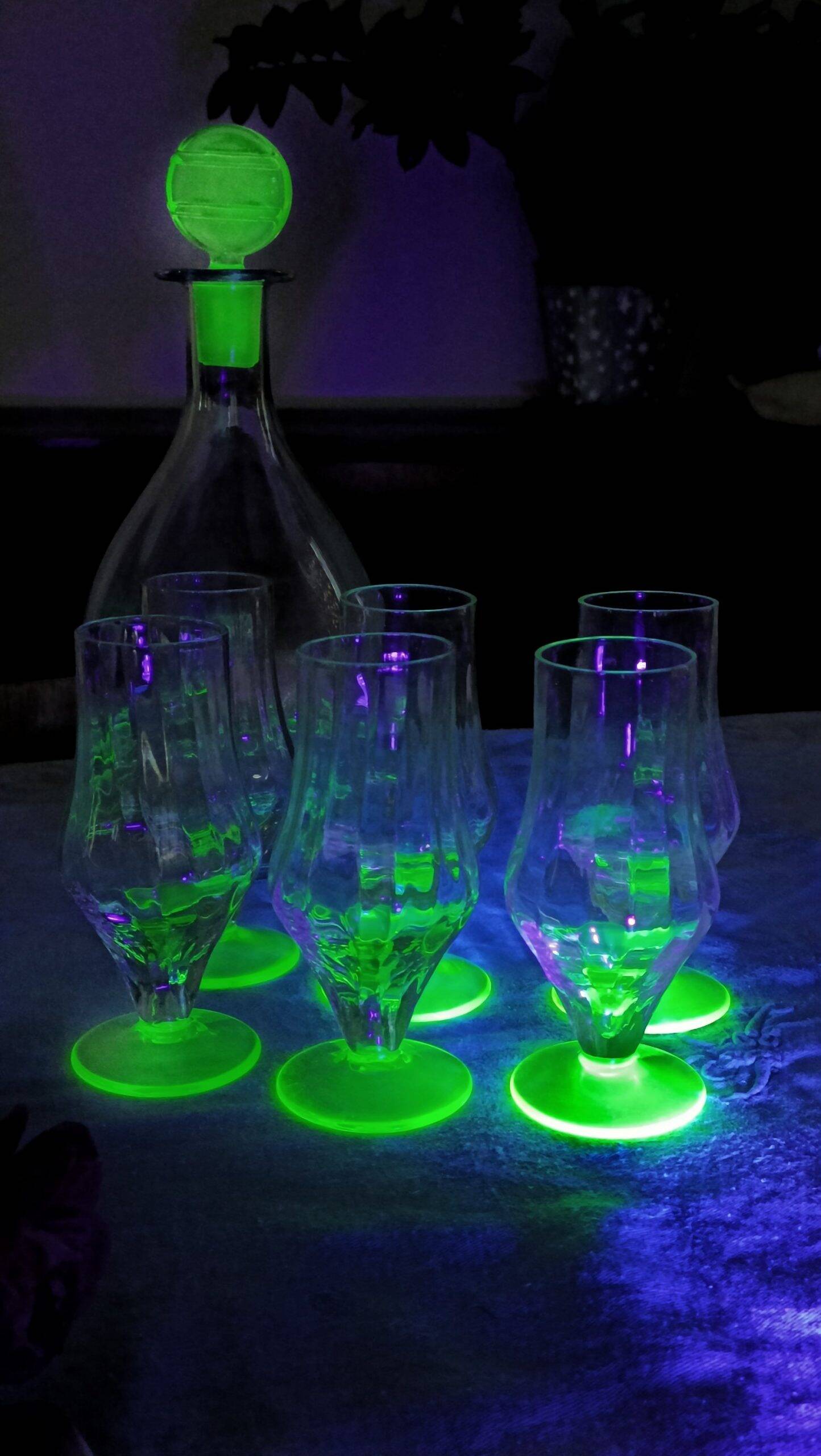 Uranium champagne flutes