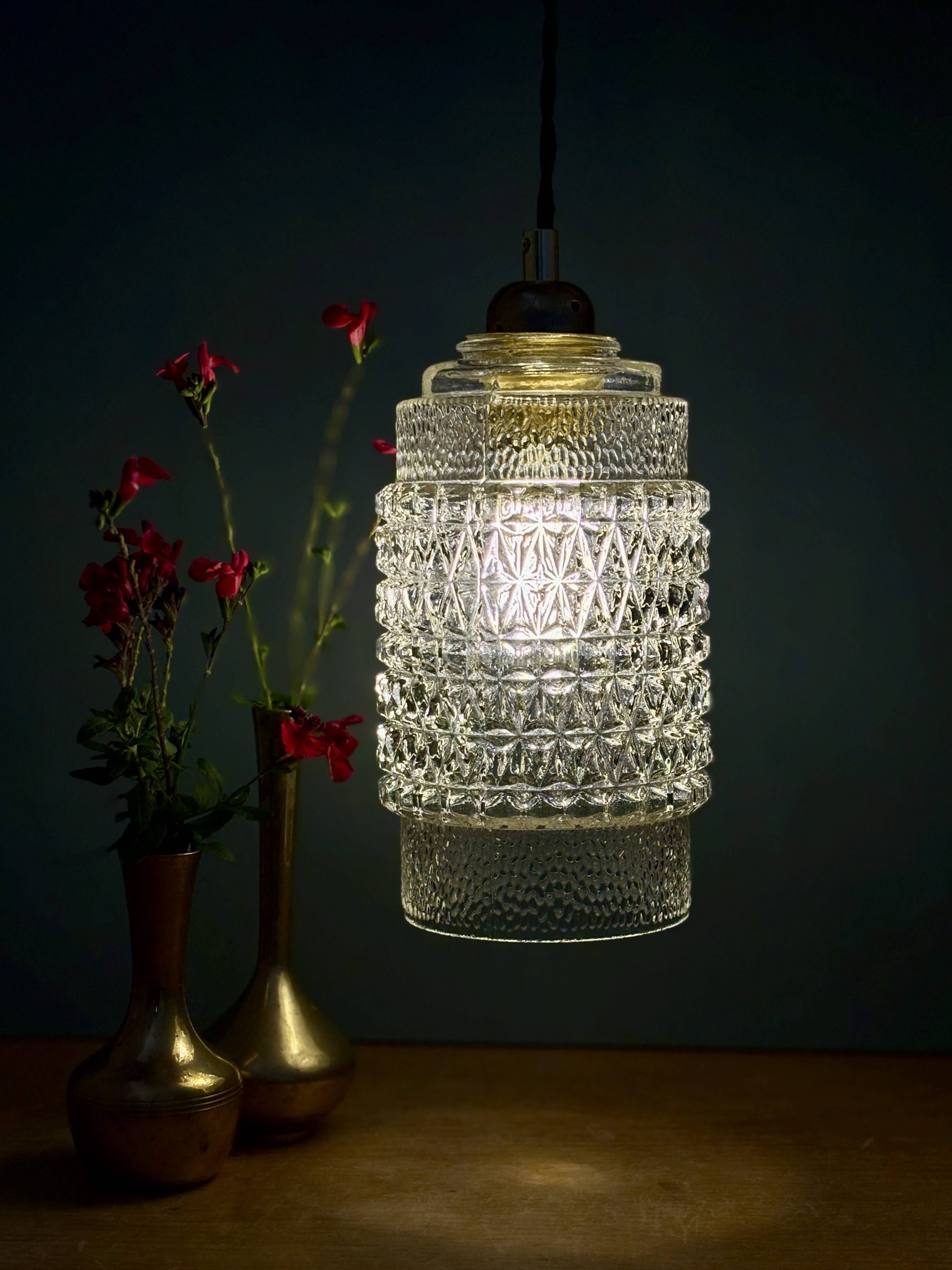Suspension globe vintage en verre moulé