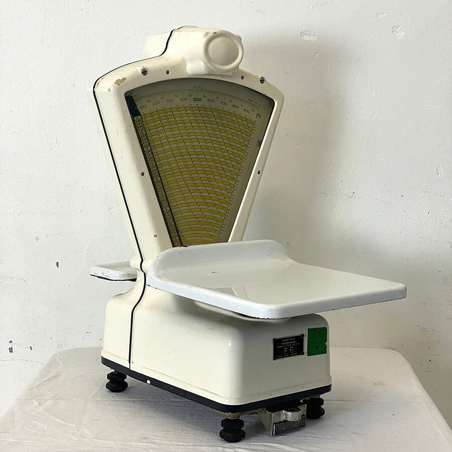 Vintage grocery scale 50's