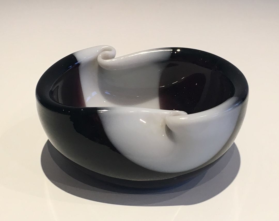 Two-Coloured Black and White Glass Dish with Swirls, circa 1970