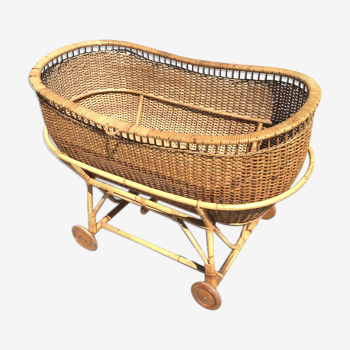 Bed rattan on wheels