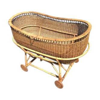 Bed rattan on wheels