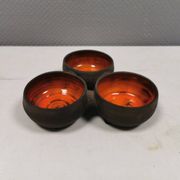 Magnifique bol (composé de 3 bols) avec glaçure orange/rouge à l'intérieur