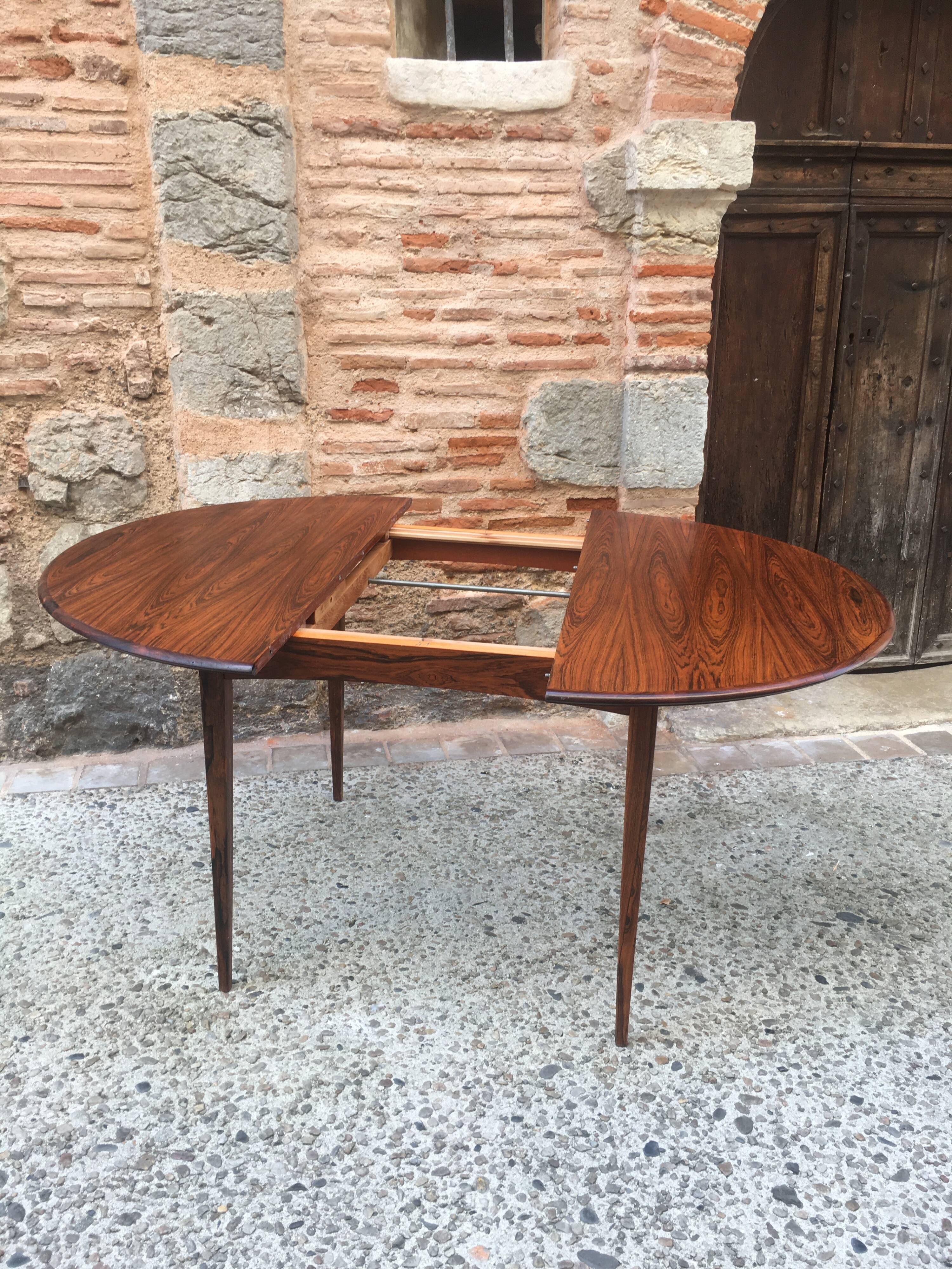 Expandable roundtable