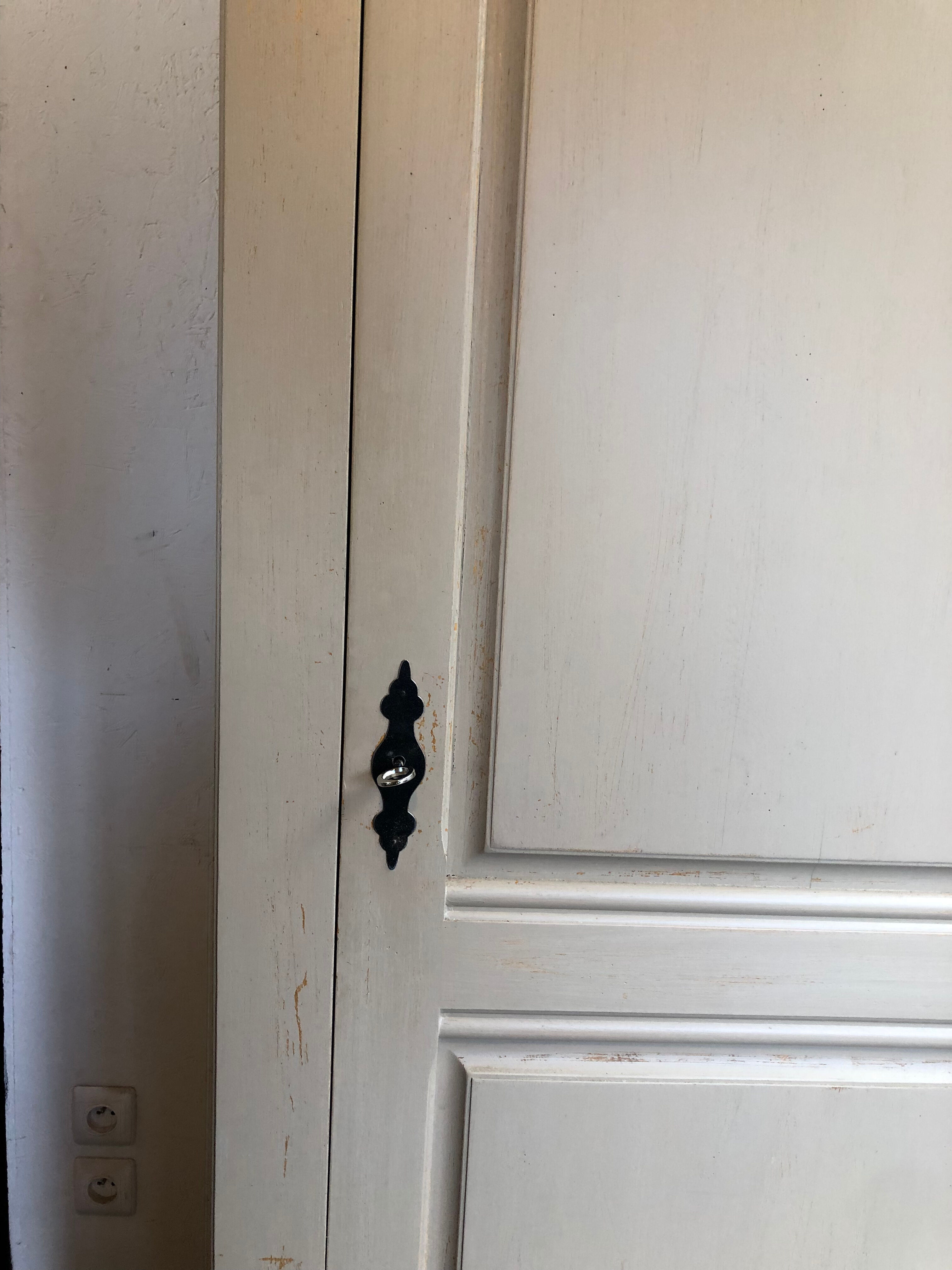 Wardrobe / hosiery maker