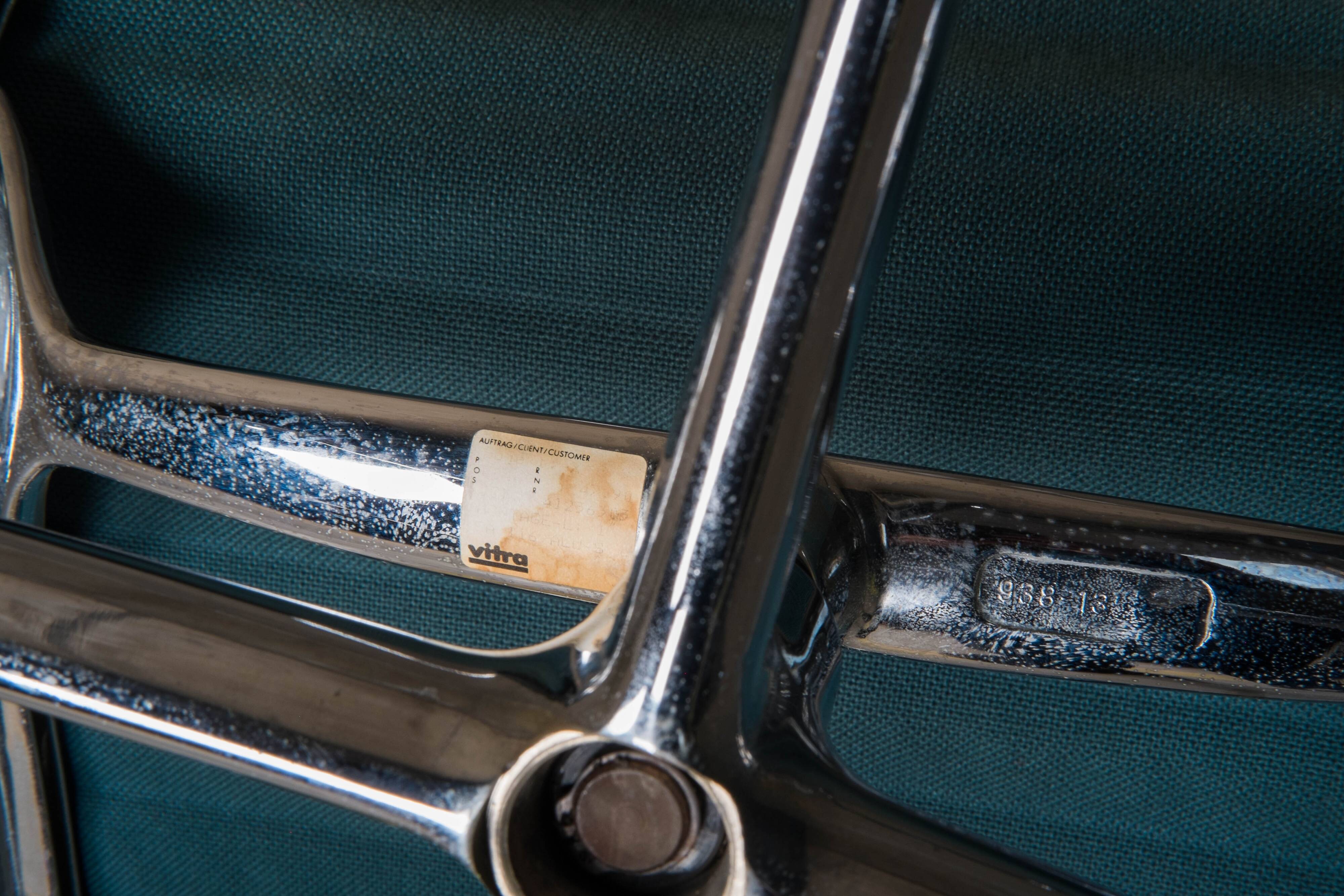 Charles & Ray Eames - Vitra EA116 easy chair