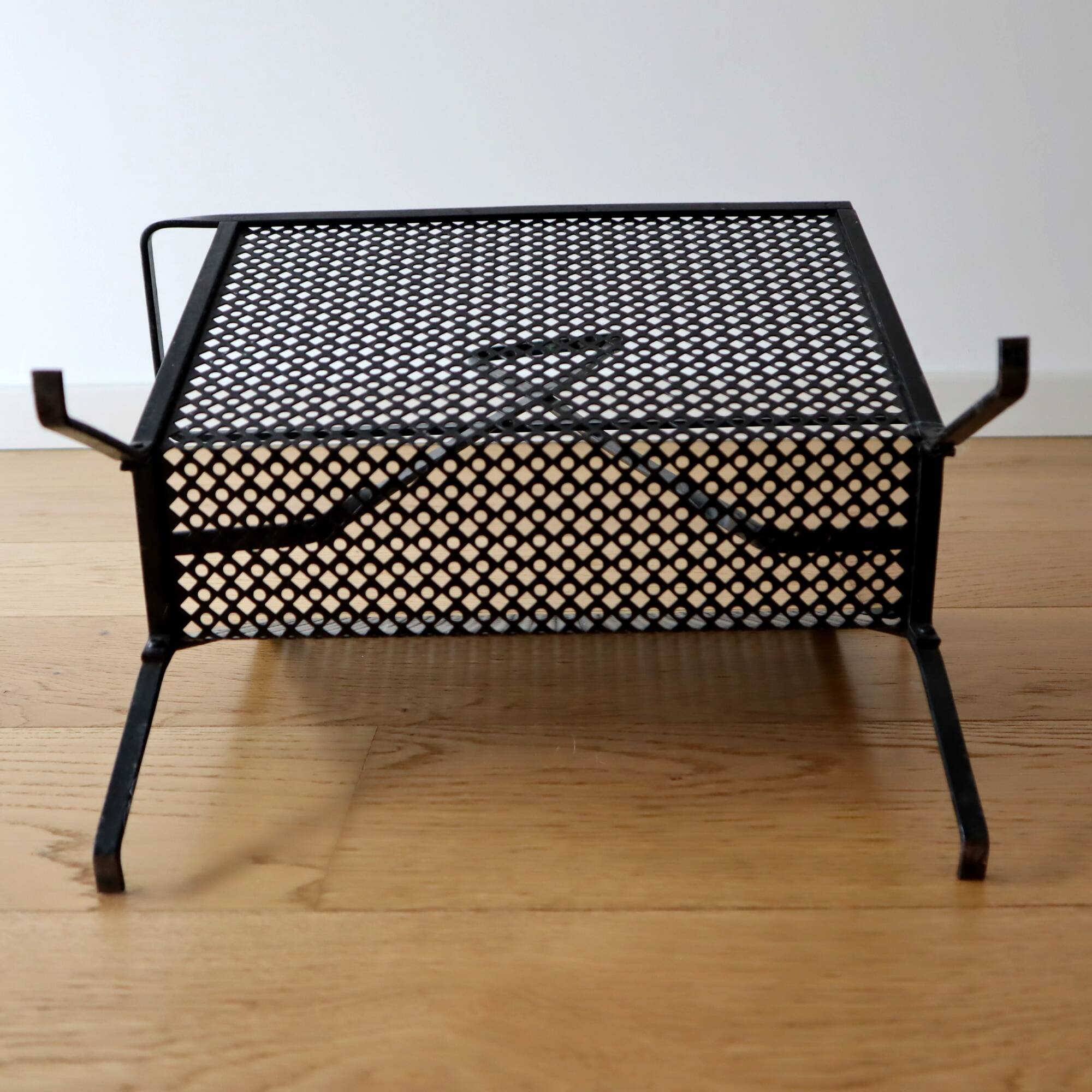 Black magazine holder Mathieu Mategot