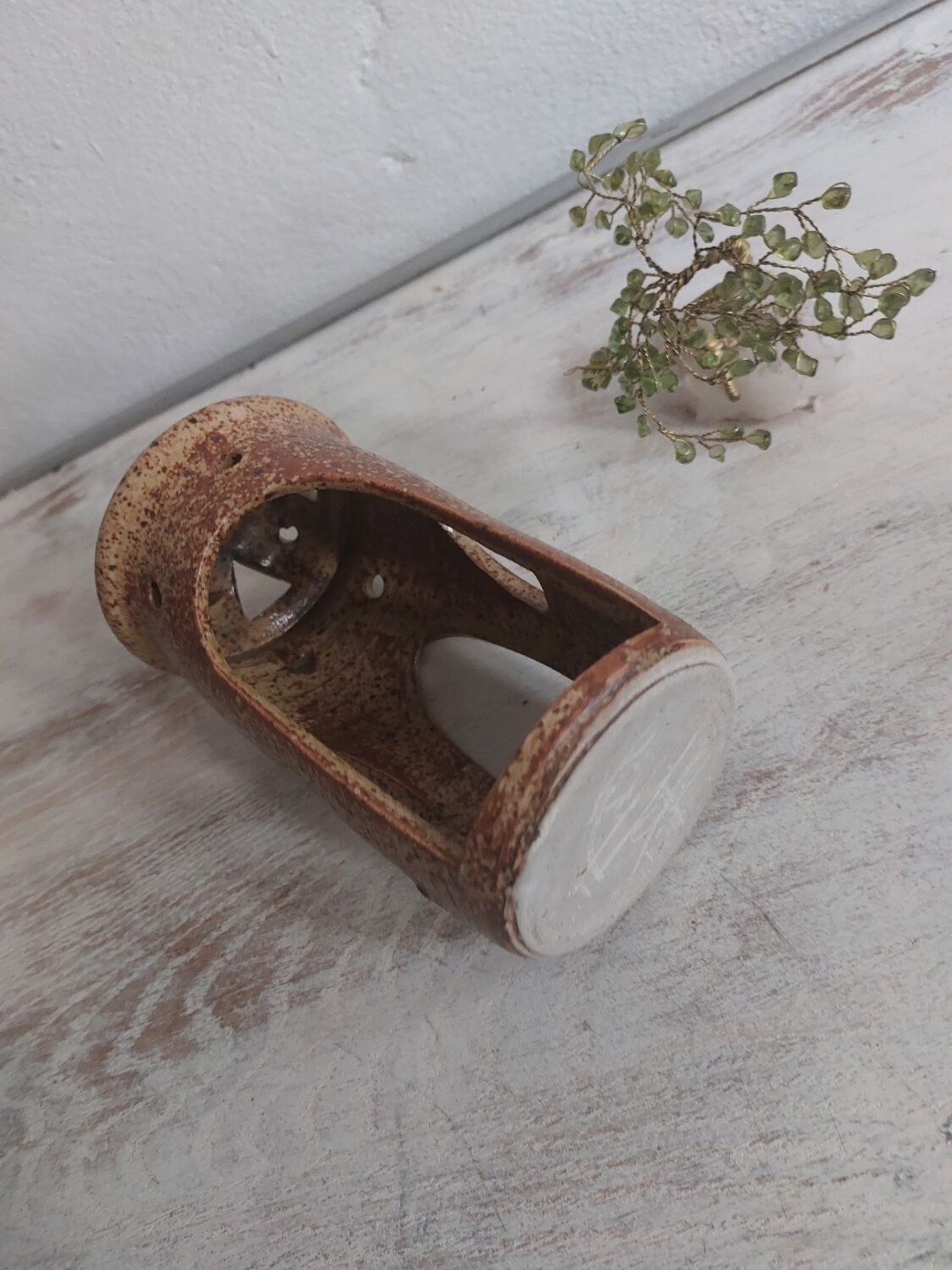 Stoneware tealight holder