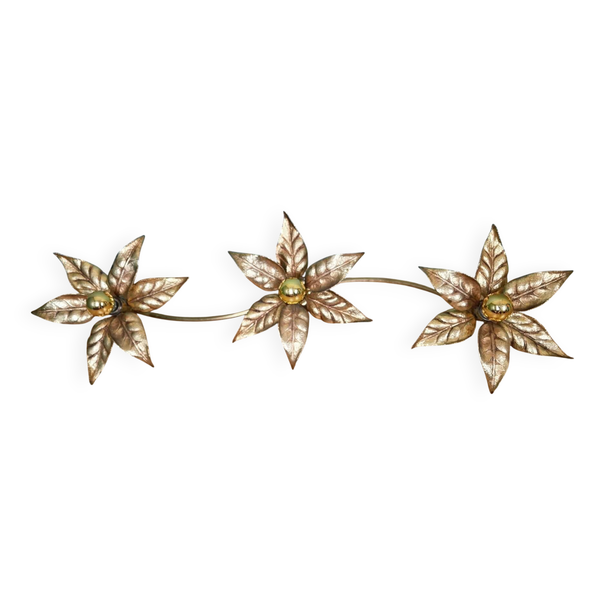 Large floral wall light in brass and gilded metal, Willy Daro, 1970.