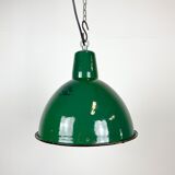 Suspension industrielle en émail vert, années 1960