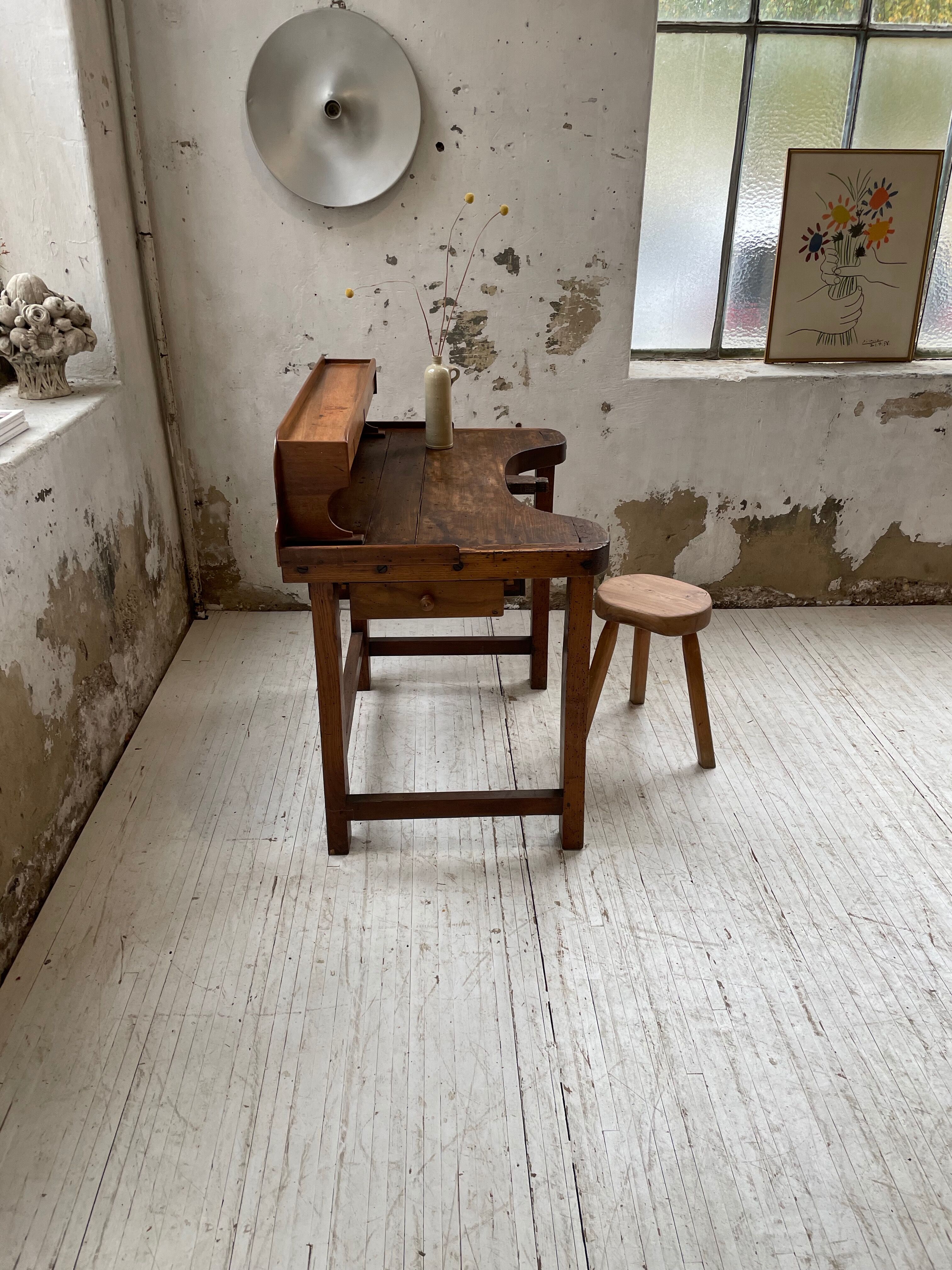 Establishment of jeweler XIXth oak