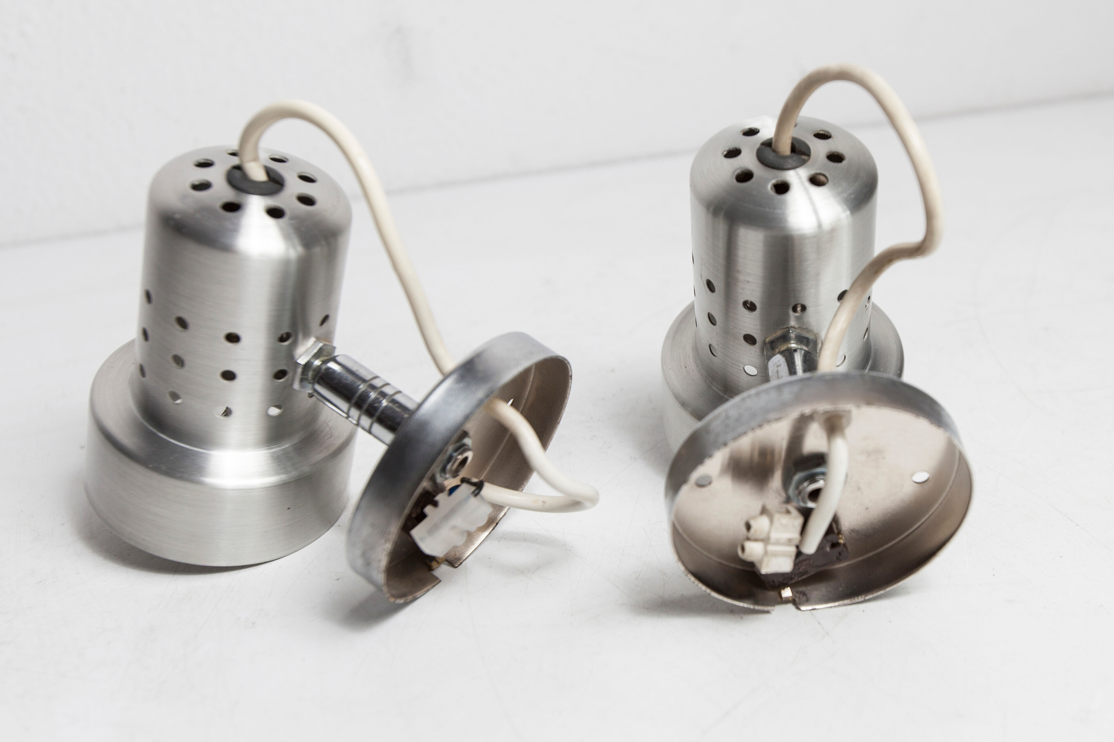 Pair of modernist wall lights in aluminum 1970