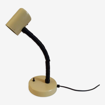 Lampe de bureau vintage beige et noire années 60 en métal avec bras articulé