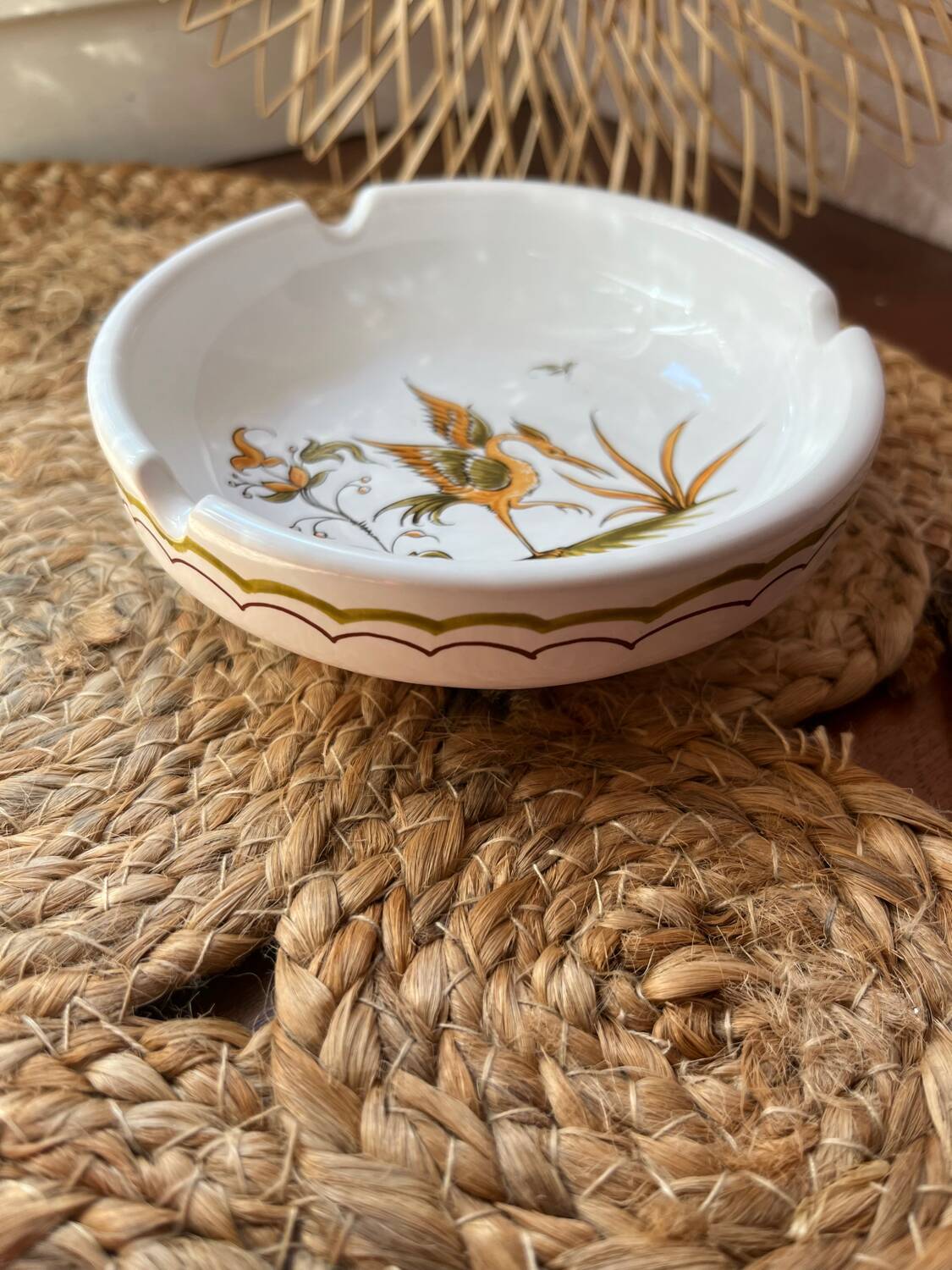 Porcelain ashtray with Vieux Moustier decorations
