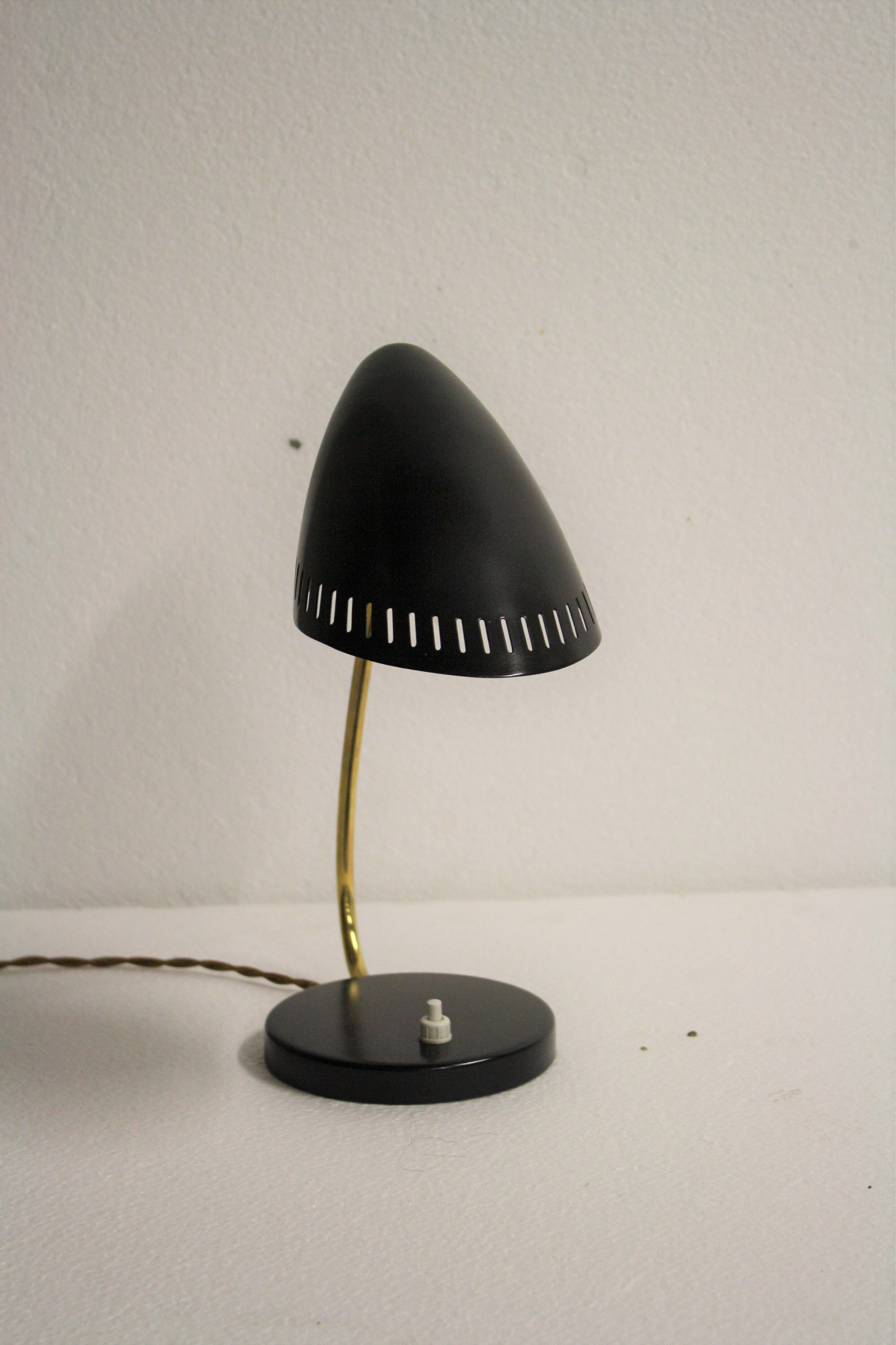 Charming brass and black metal table lamp