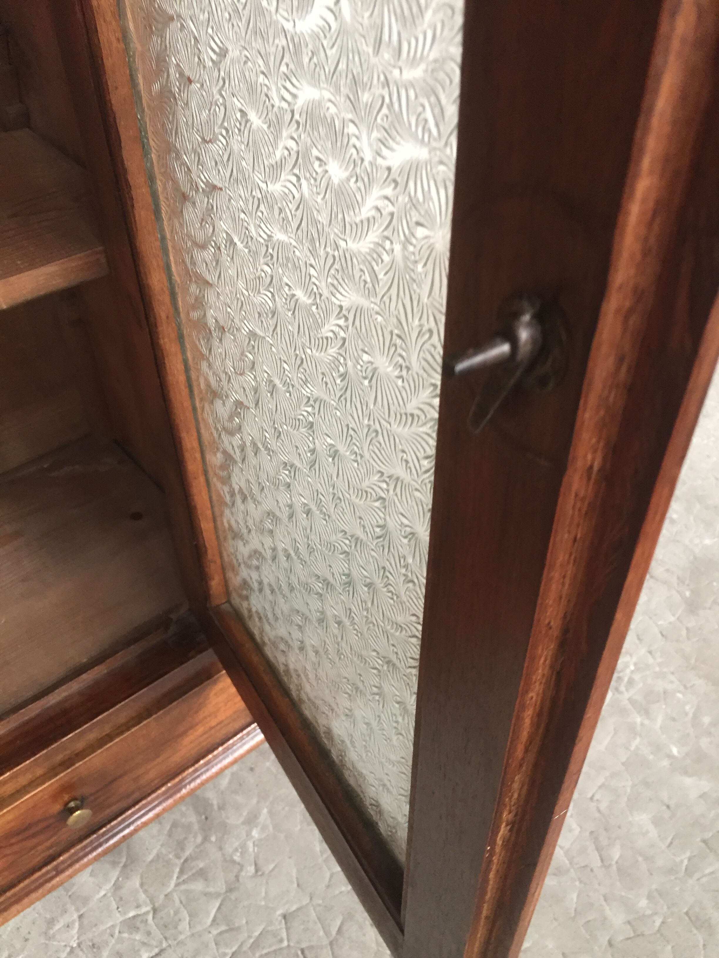 Wall showcase 1930 in walnut