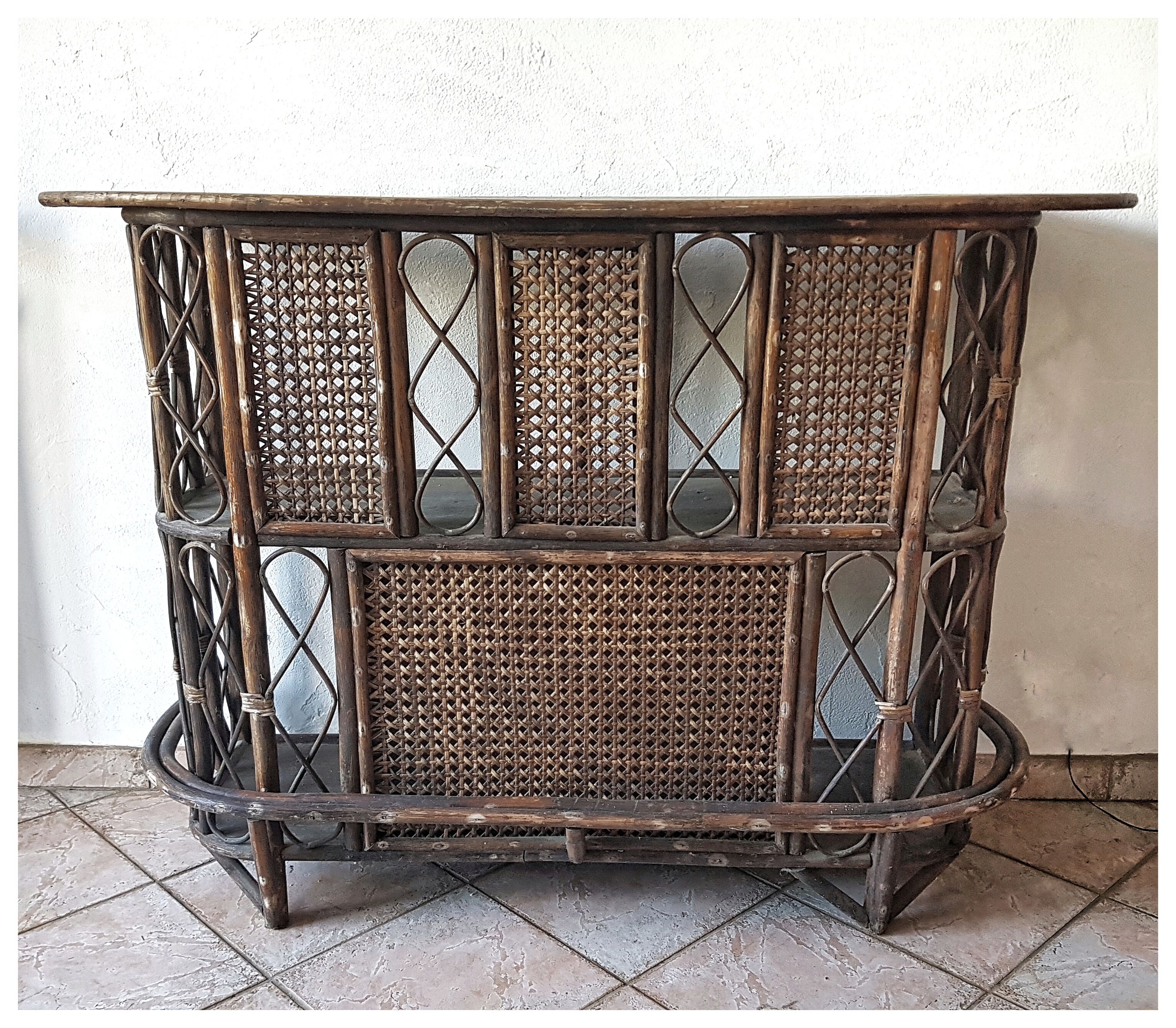 Vintage rattan bar