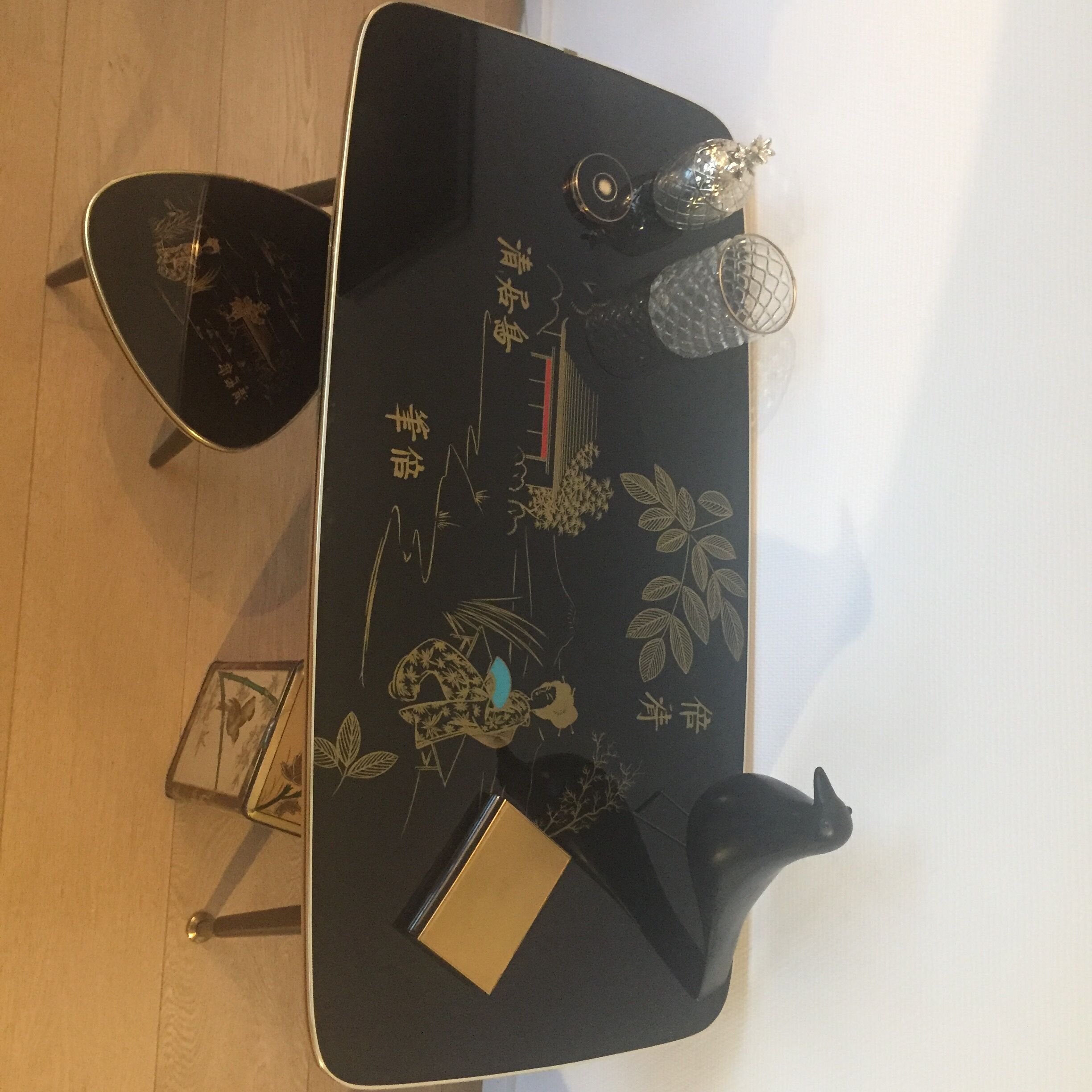 Table basse tripode pieds compas