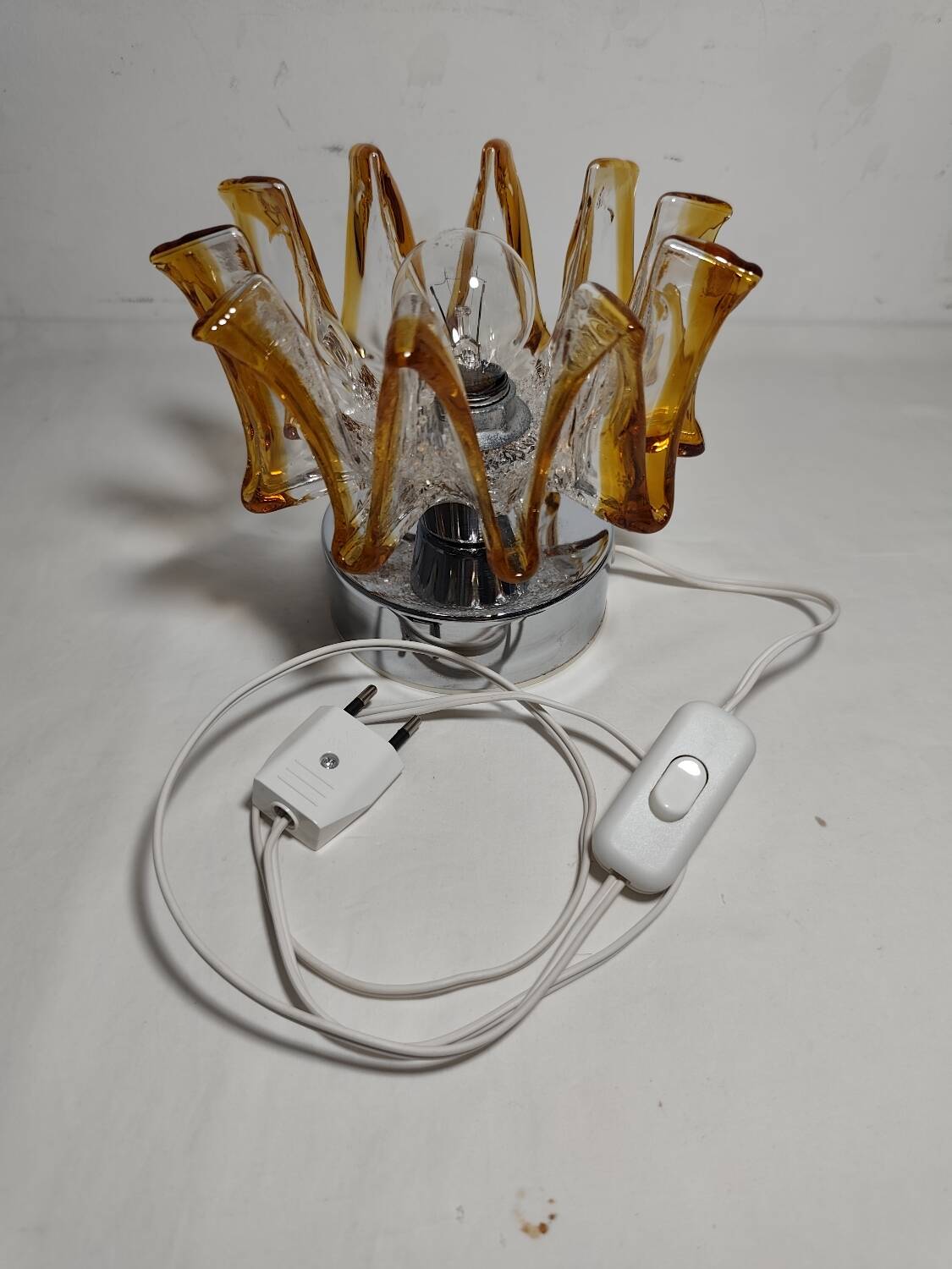 Lámpara de mesa de cristal. Italia, 1970s.